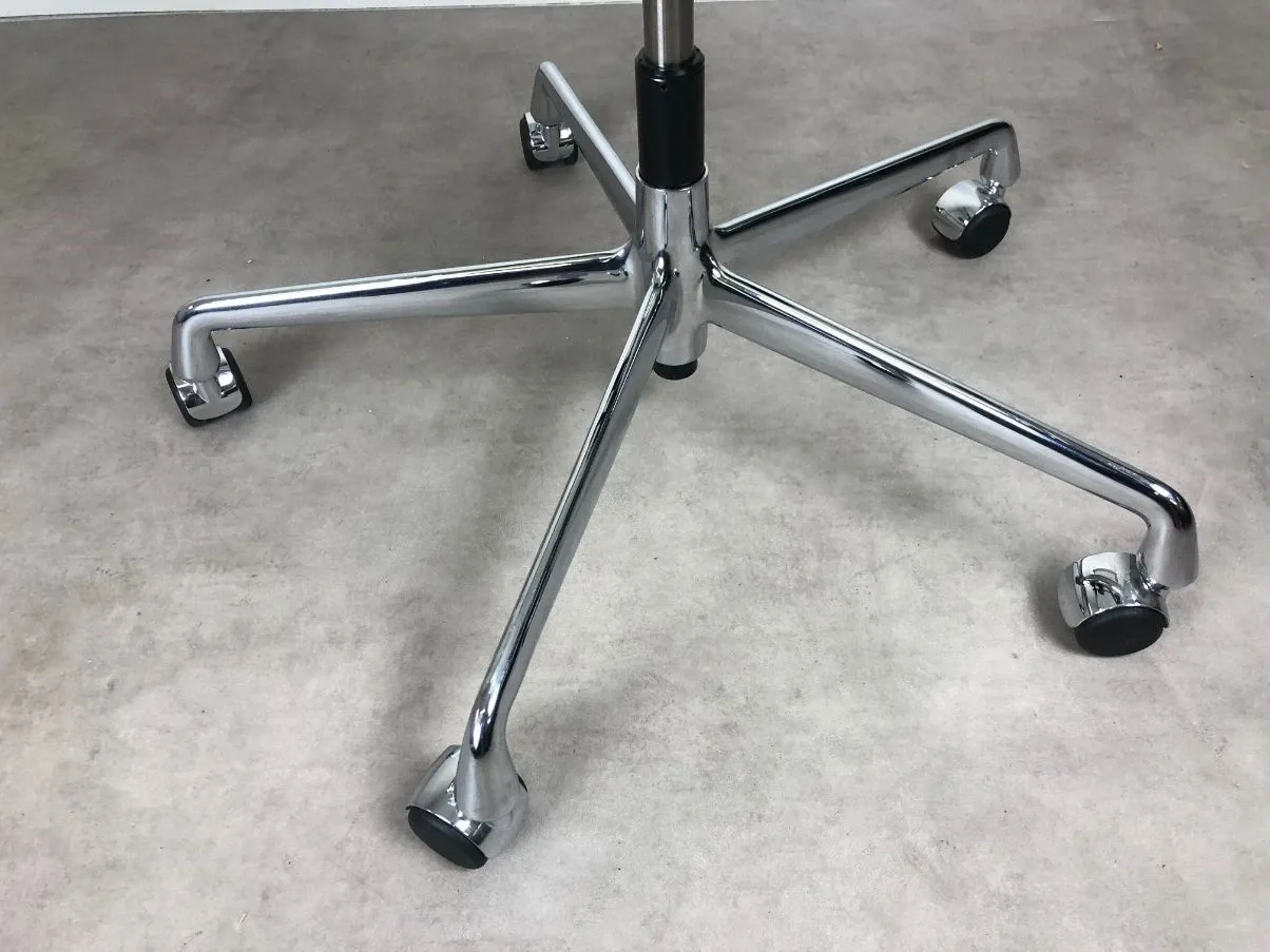 Swivel office chair EA118 6