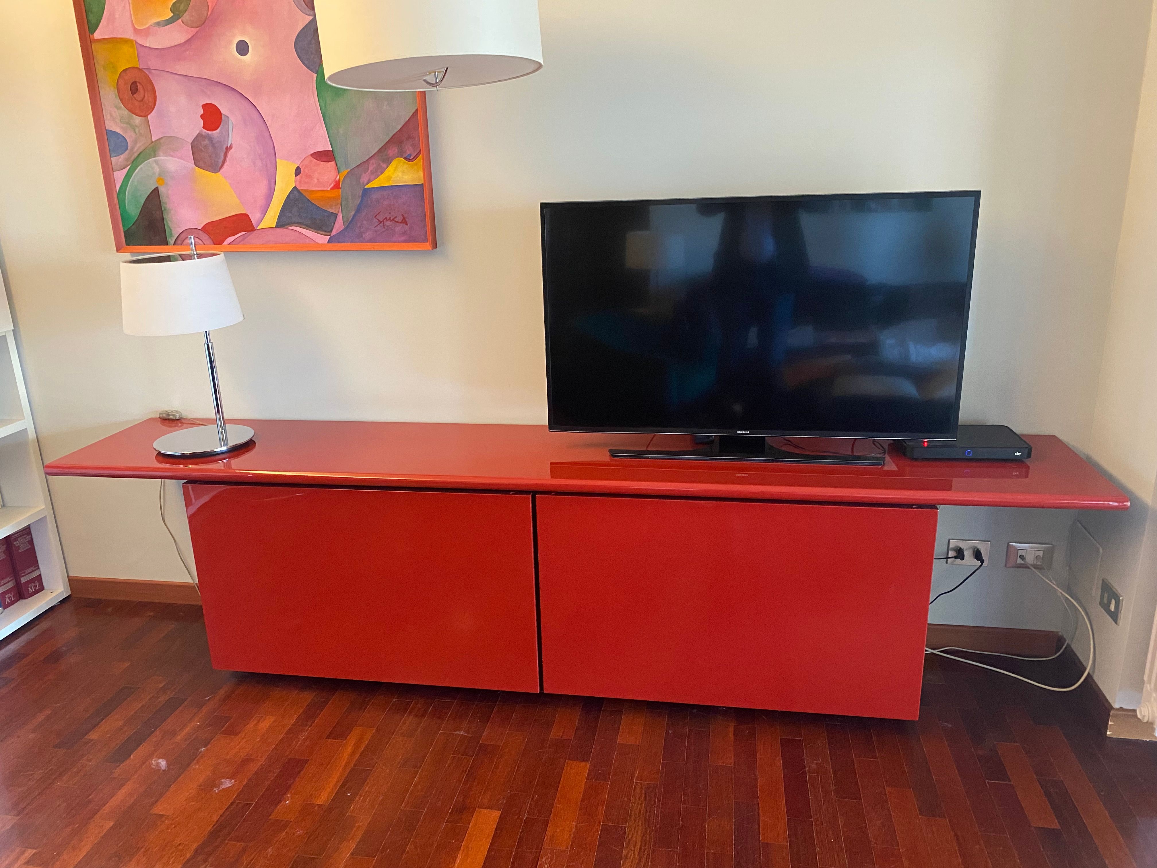 Madia Sheraton in legno laccato rosso di Gino Stoppino (anni '80), Acerbis  Front