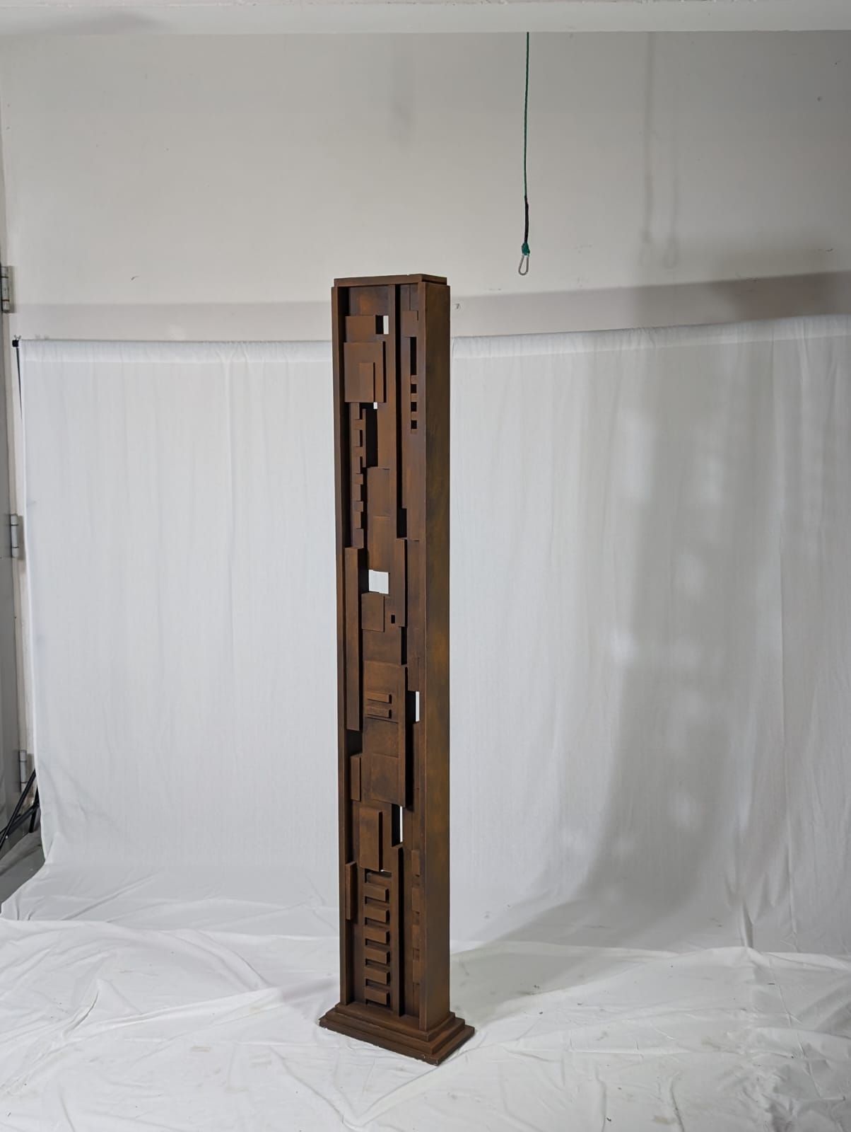 Brutalist wooden sculpture (70s) Main