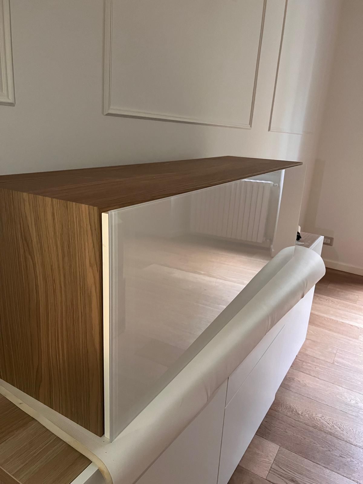 Mobile porta tv sospeso in vetro temperato e legno, Calligaris  Side
