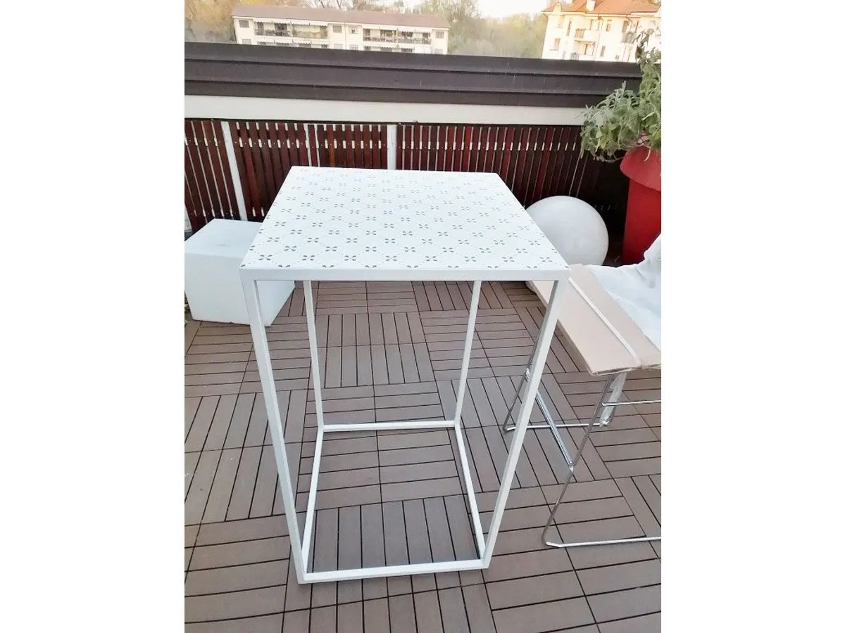 Tavolo alto Quadrello in metallo laccato (bianco) 2