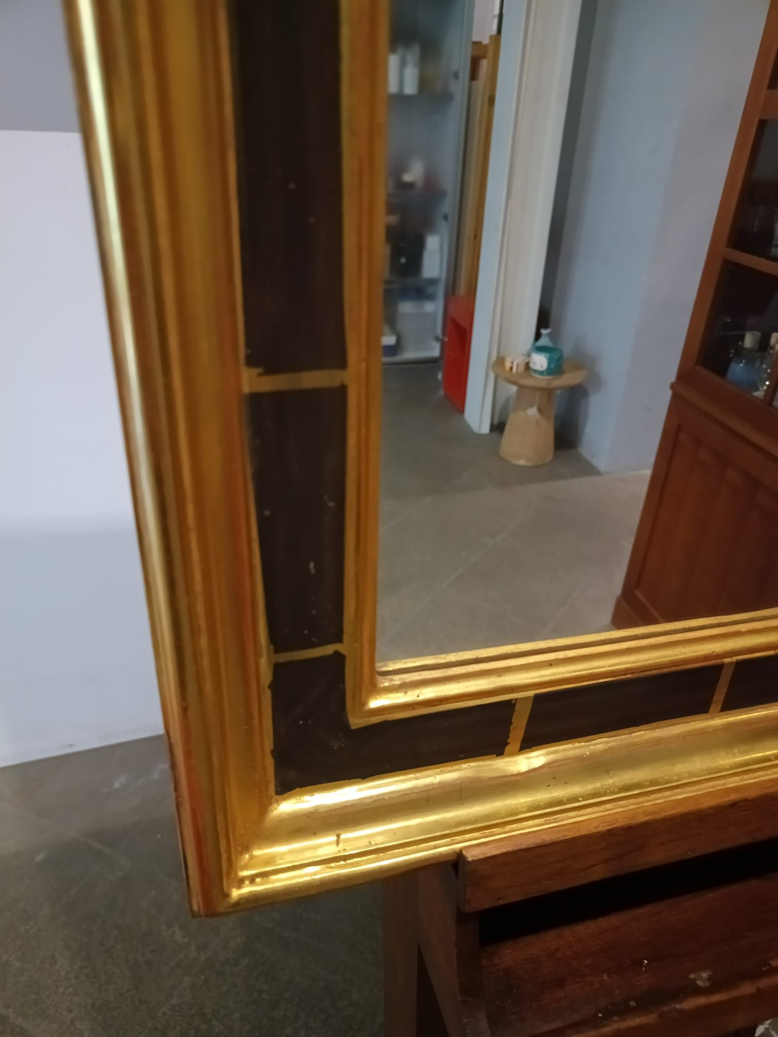 Specchio da parete con foglia d'oro di Valeriano Bertolini Side