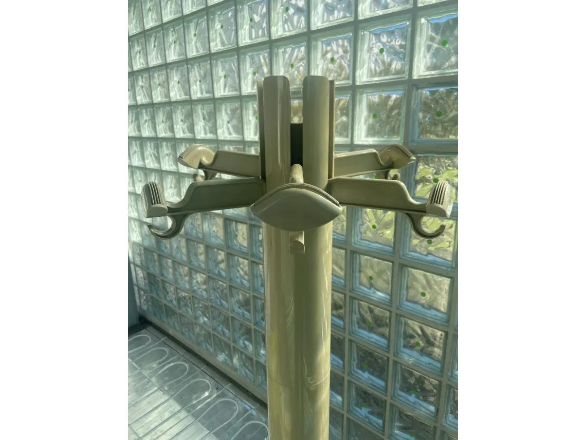 Planta coat stand by Giancarlo Piretti, Castelli 5
