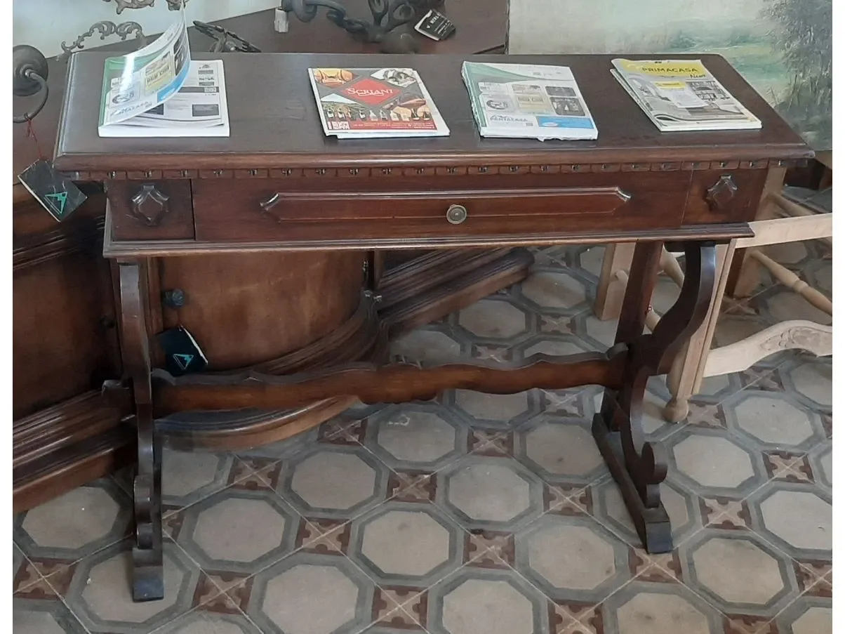 Consolle vintage in legno di noce intagliato (anni '50), Merlin  1