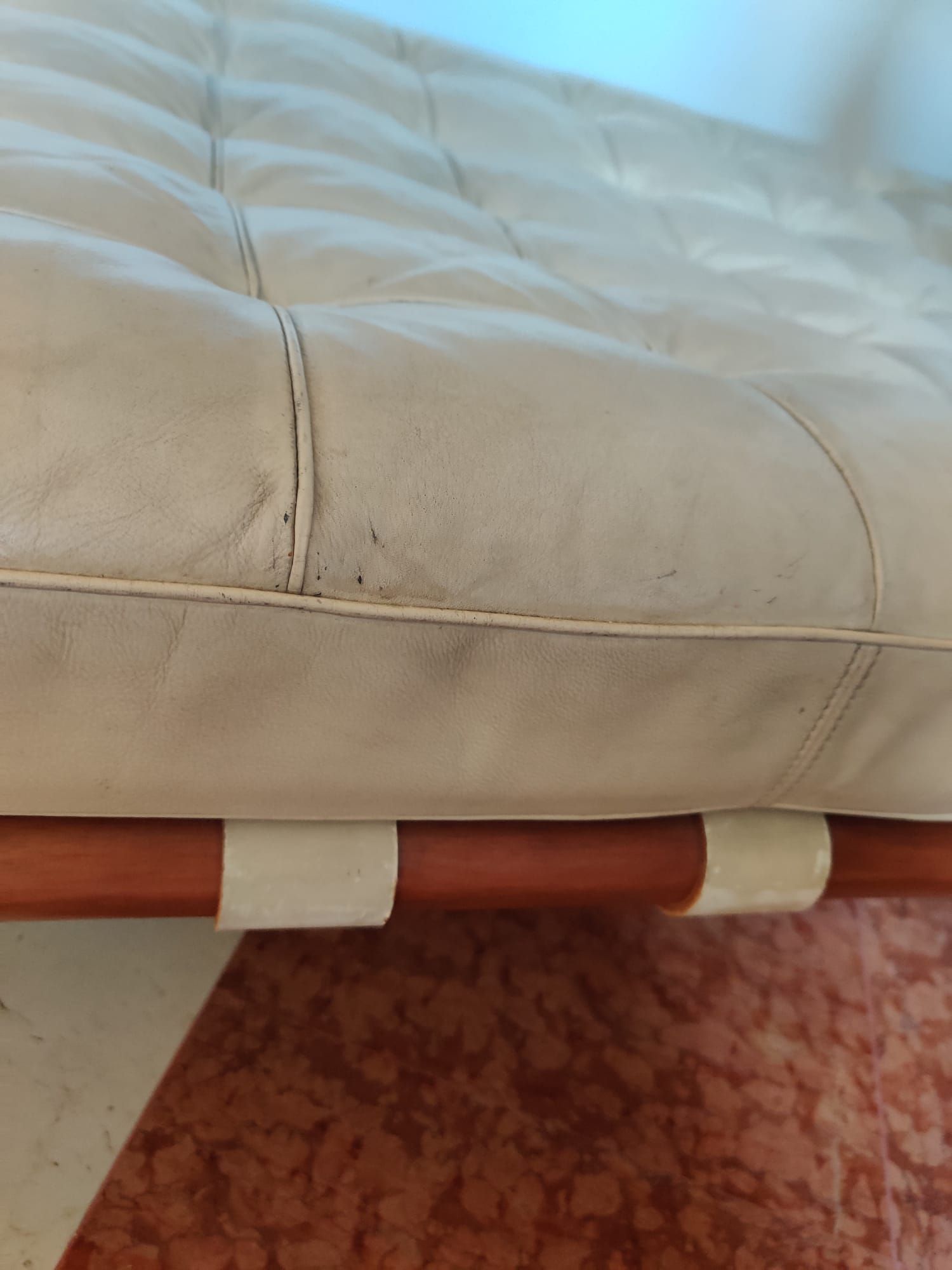 Letto singolo Barcellona in pelle di Ludwing Mies van der Rohe Details