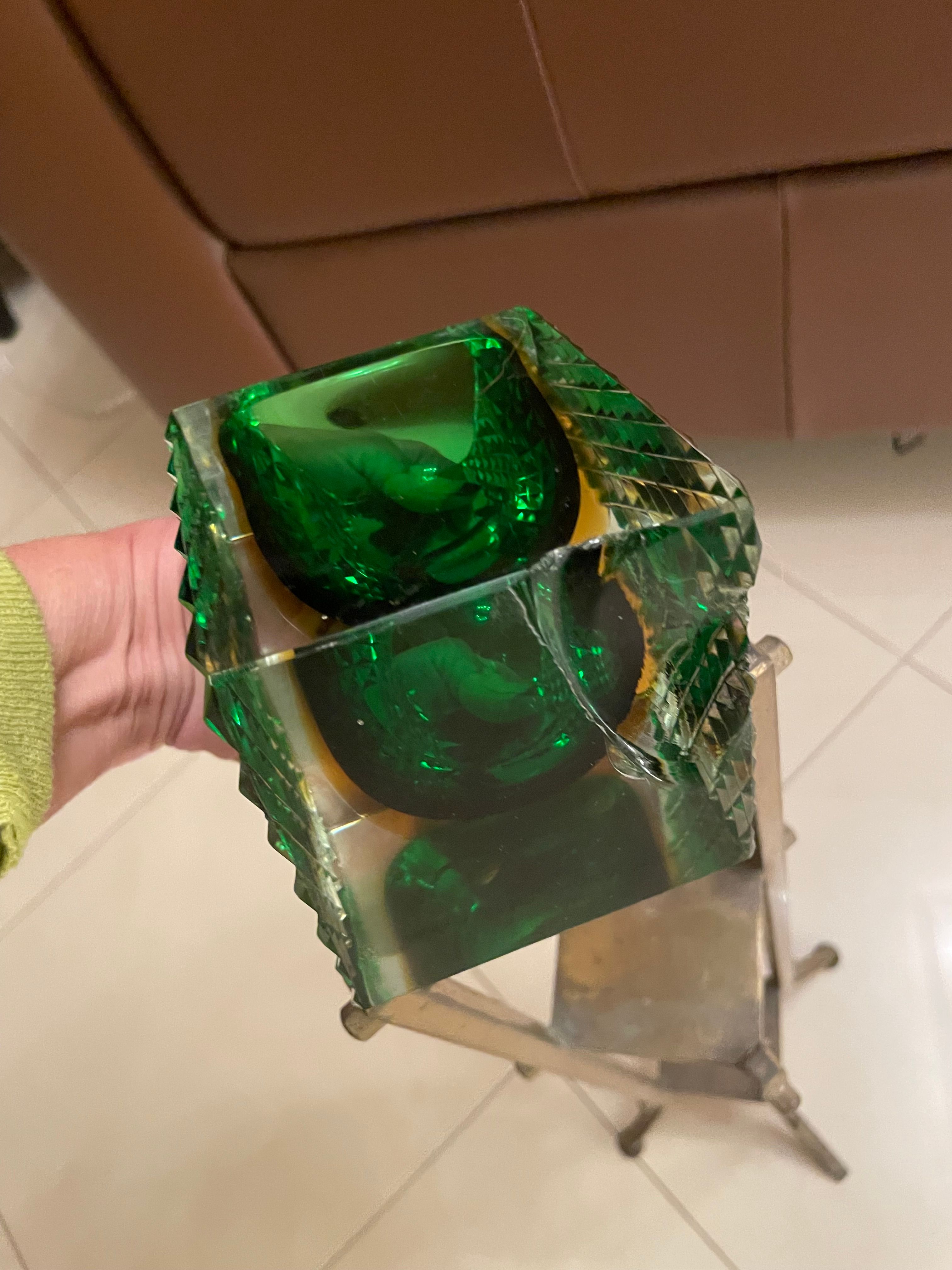 Posacenere con base ottone in vetro di Murano verde Details