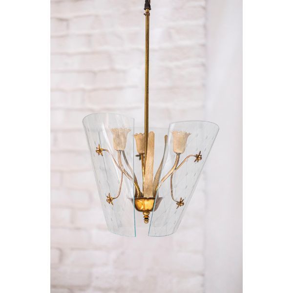 Chandelier in polished brass and silk-screened glass (40s), image
