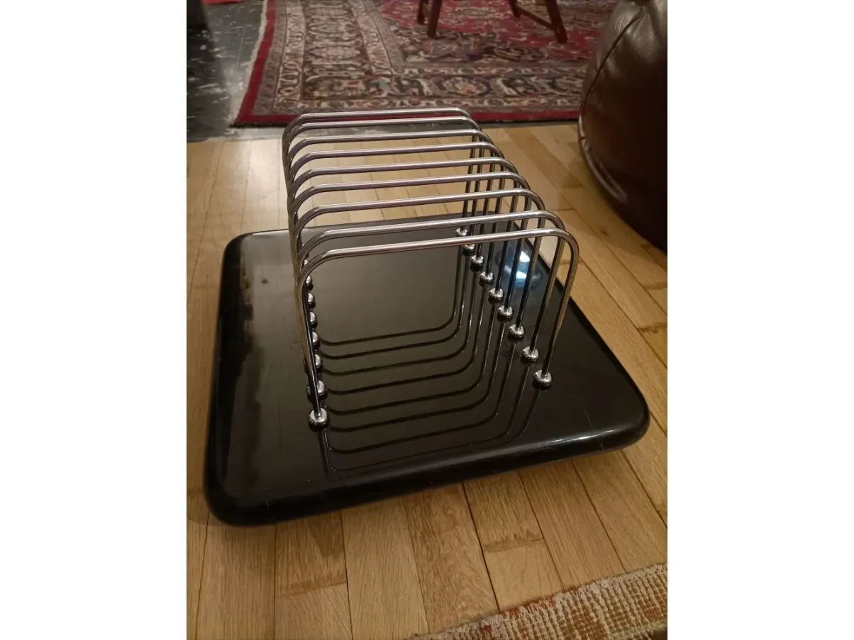 Magazine rack in black lacquered wood, Giuseppe Rossi 2