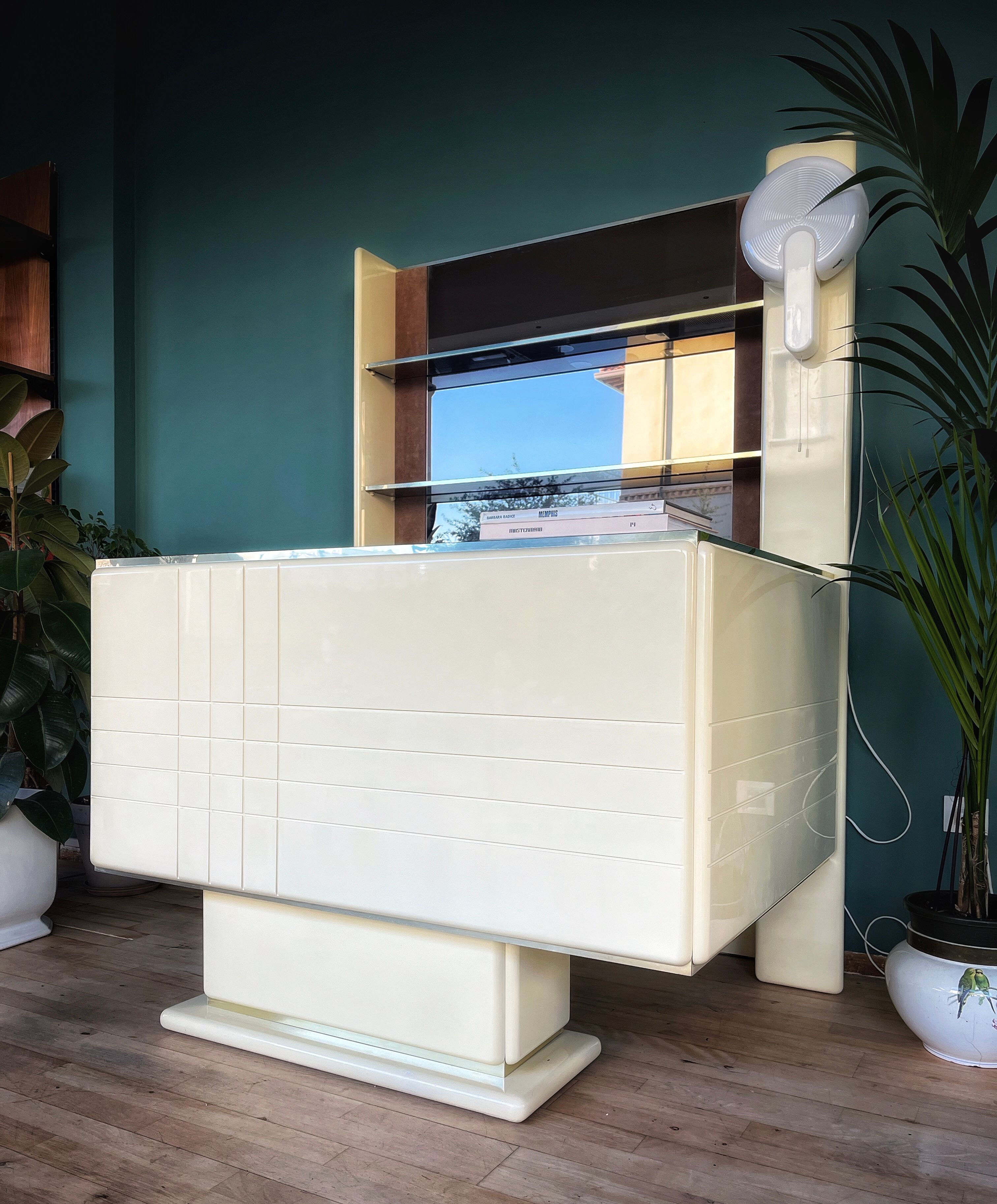 White lacquered wood bar cabinet (70s), iGuzzini Side