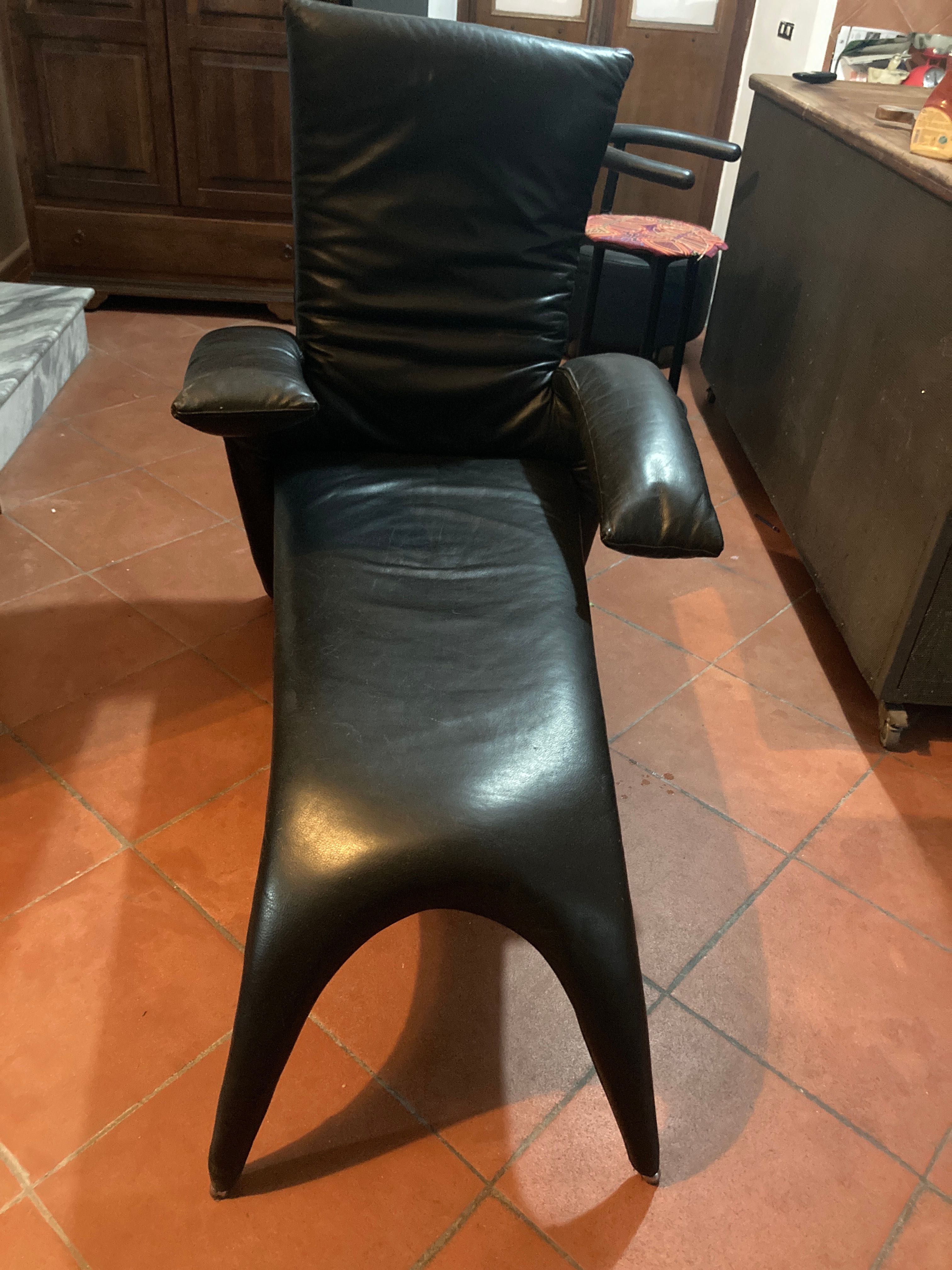 Black Leather Chaise Lounge (1980s/1990s) Front