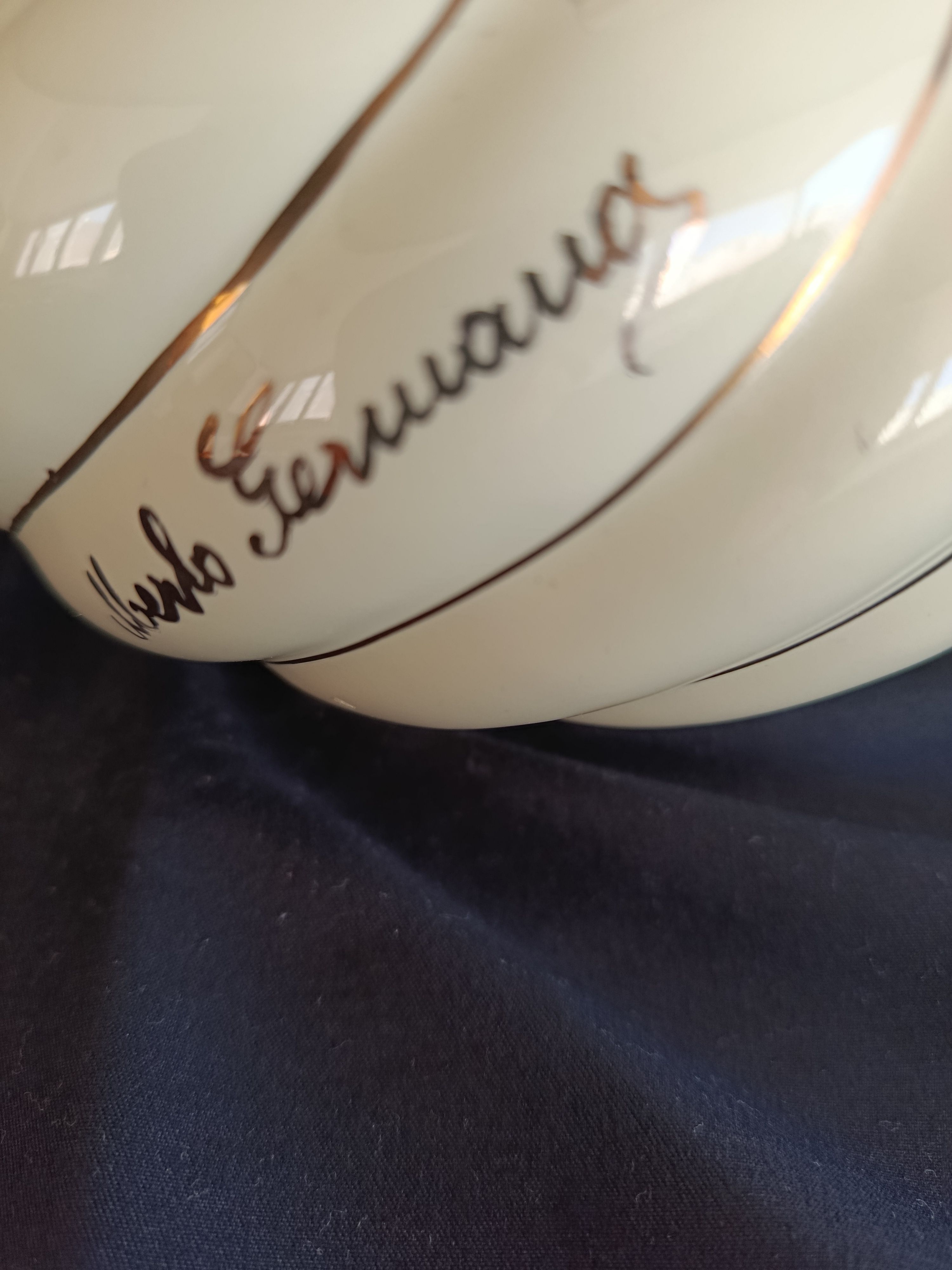 Pair of ivory ceramic bedside lamps by Germana Merlo (1980s) Brand