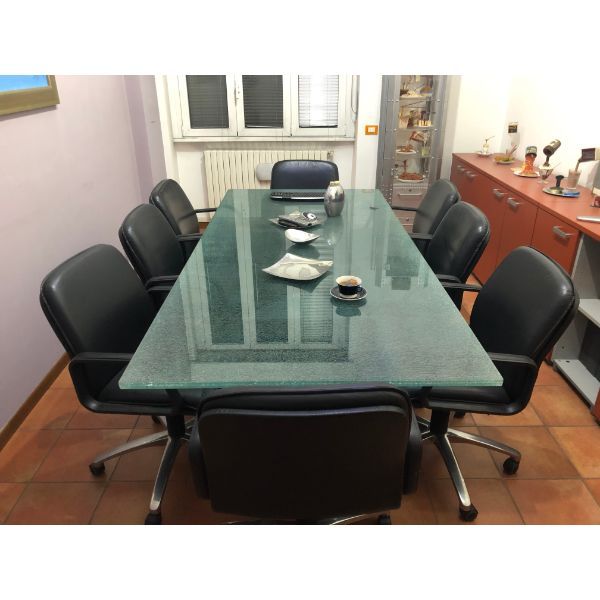 Cracklè glass meeting table and eight leather armchairs image