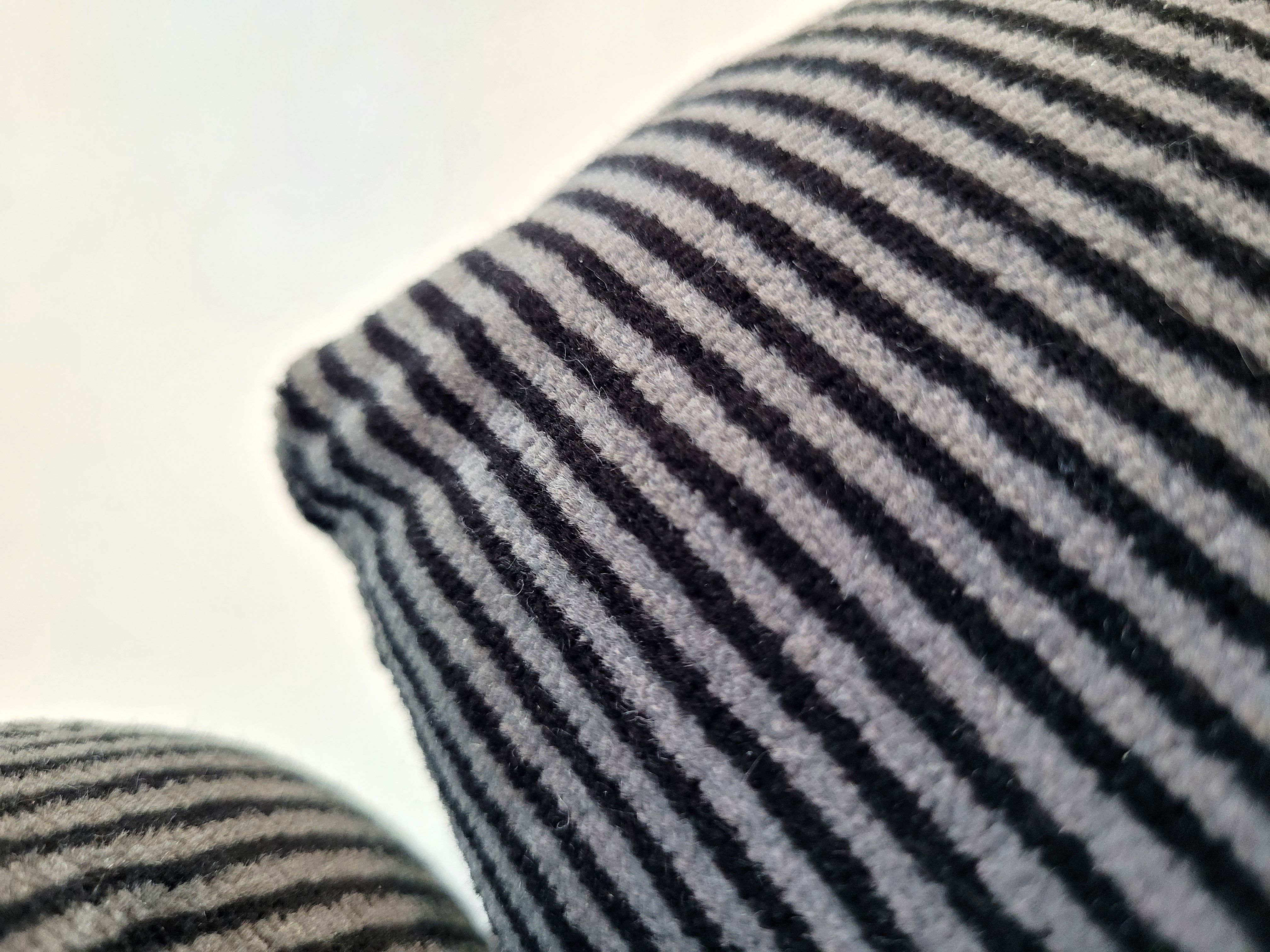 Pouf Maralunga en tissu de Vico Magistretti Optional14