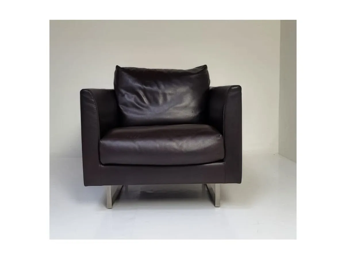 Axel armchair in dark brown leather, Montis image