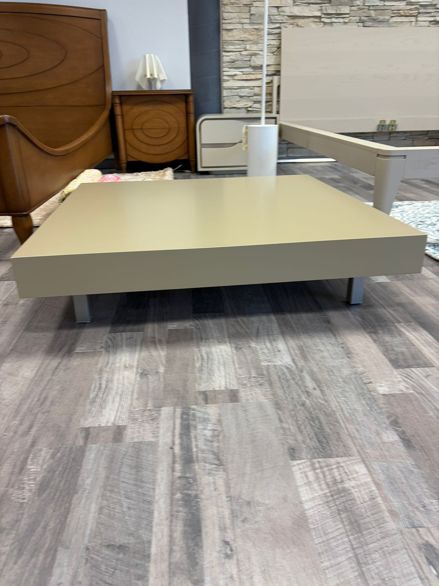 Tavolino Nautilus colore beige Side