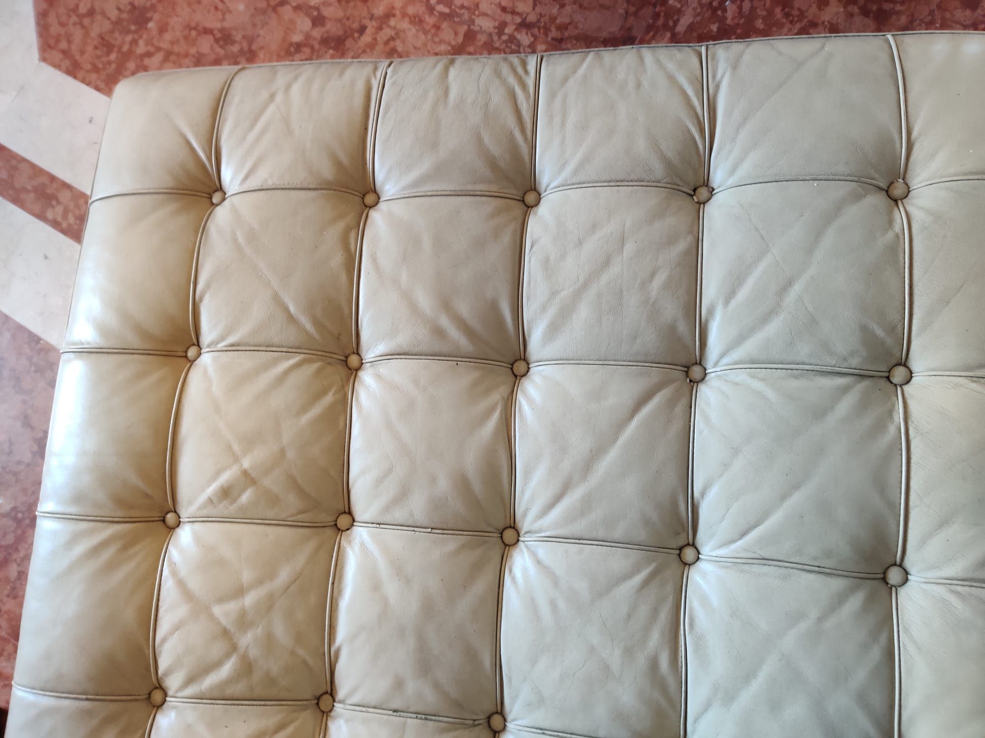 Letto singolo Barcellona in pelle di Ludwing Mies van der Rohe Optional9