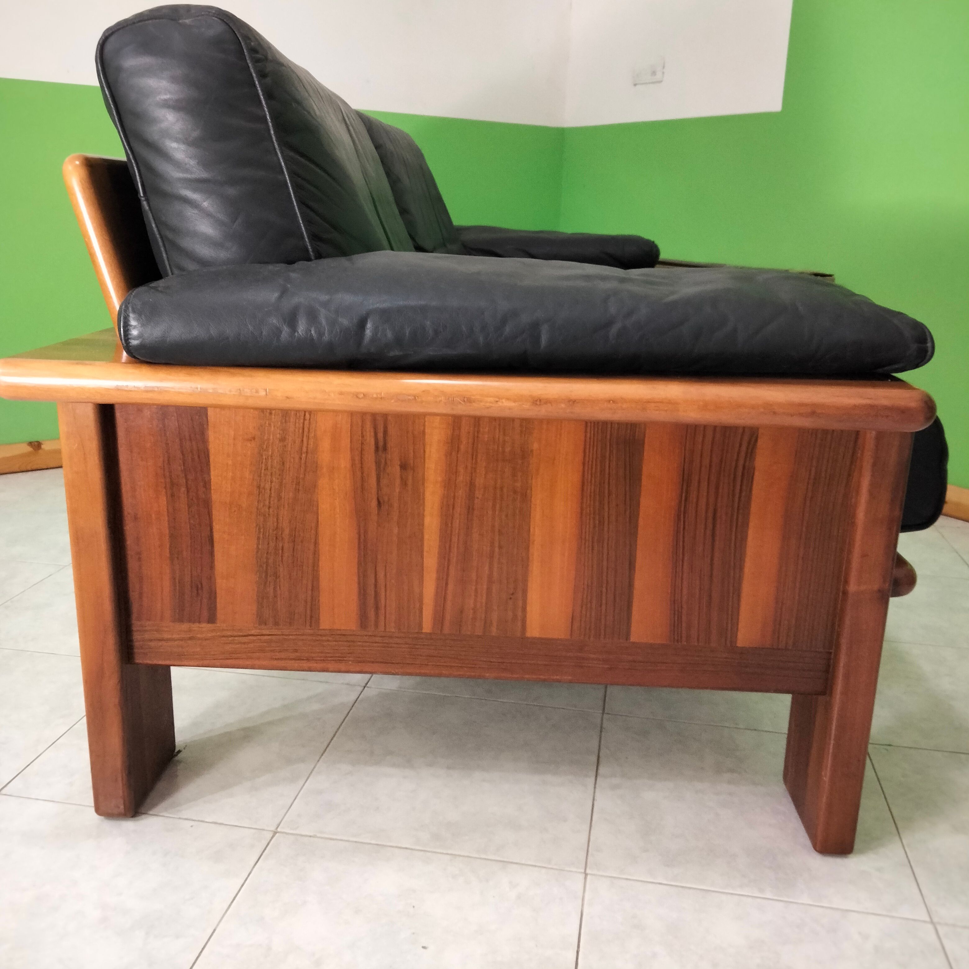 Canapé 2 places en noyer et cuir (années 1980) Optional10