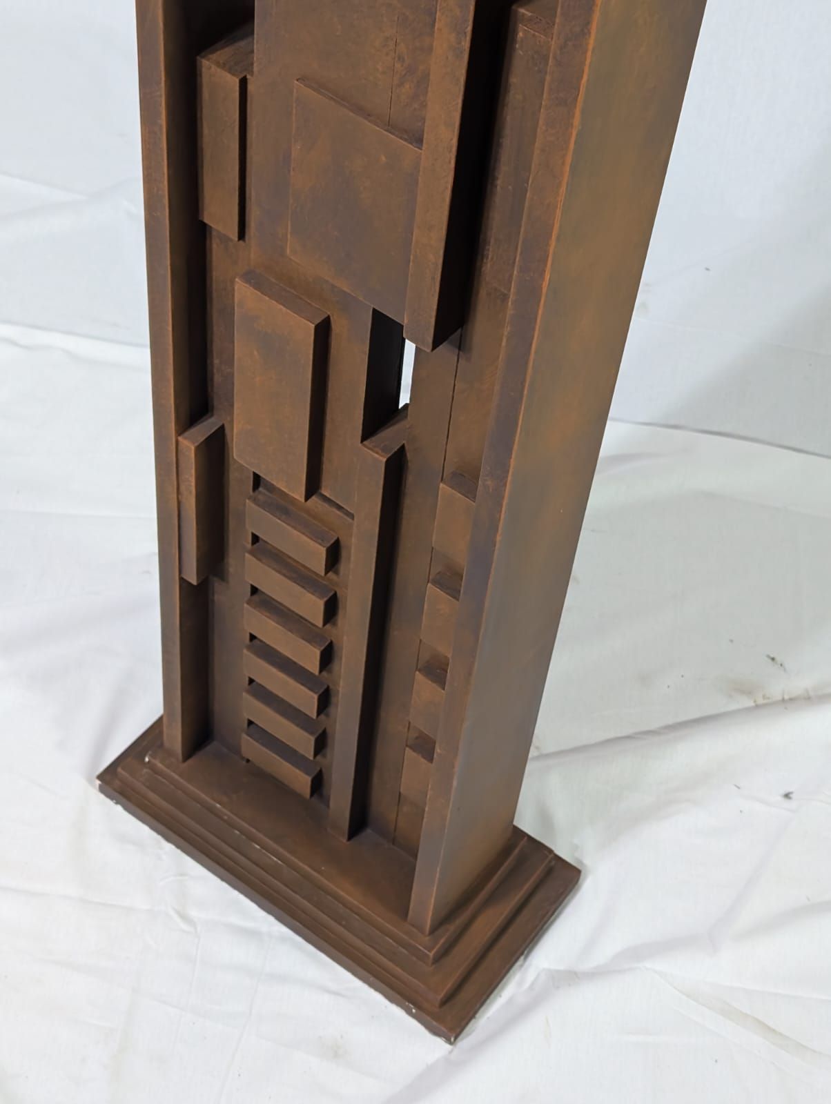 Brutalist wooden sculpture (70s) Optional7