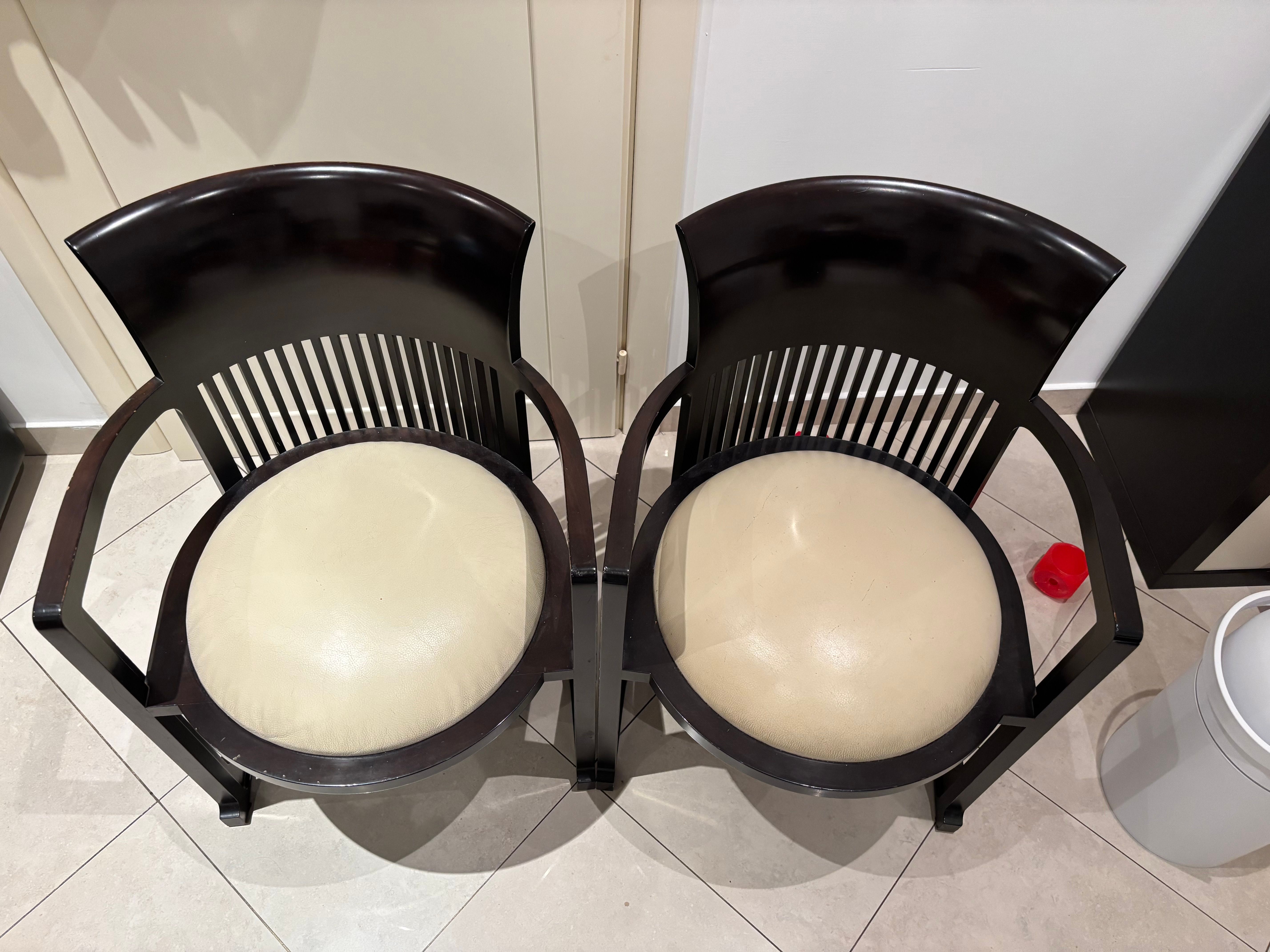 Set de 4 sillas Coonley 2, 2 sillas Barrel 606 y mesa Taliesin Optional9