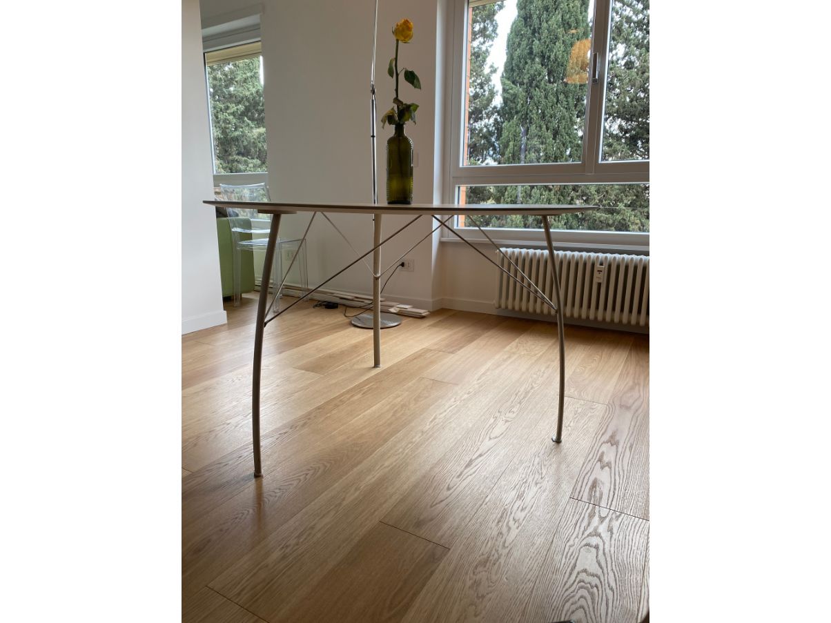 Hängender runder Couchtisch aus weiß lackiertem Holz Side