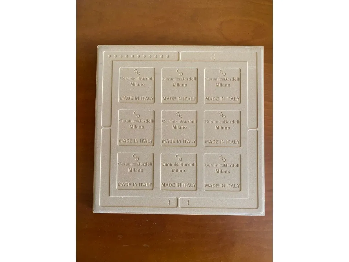 Griffe tile, Fornasetti 2