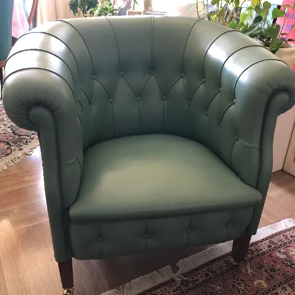 Fumoir armchair in green leather, Poltrona Frau image