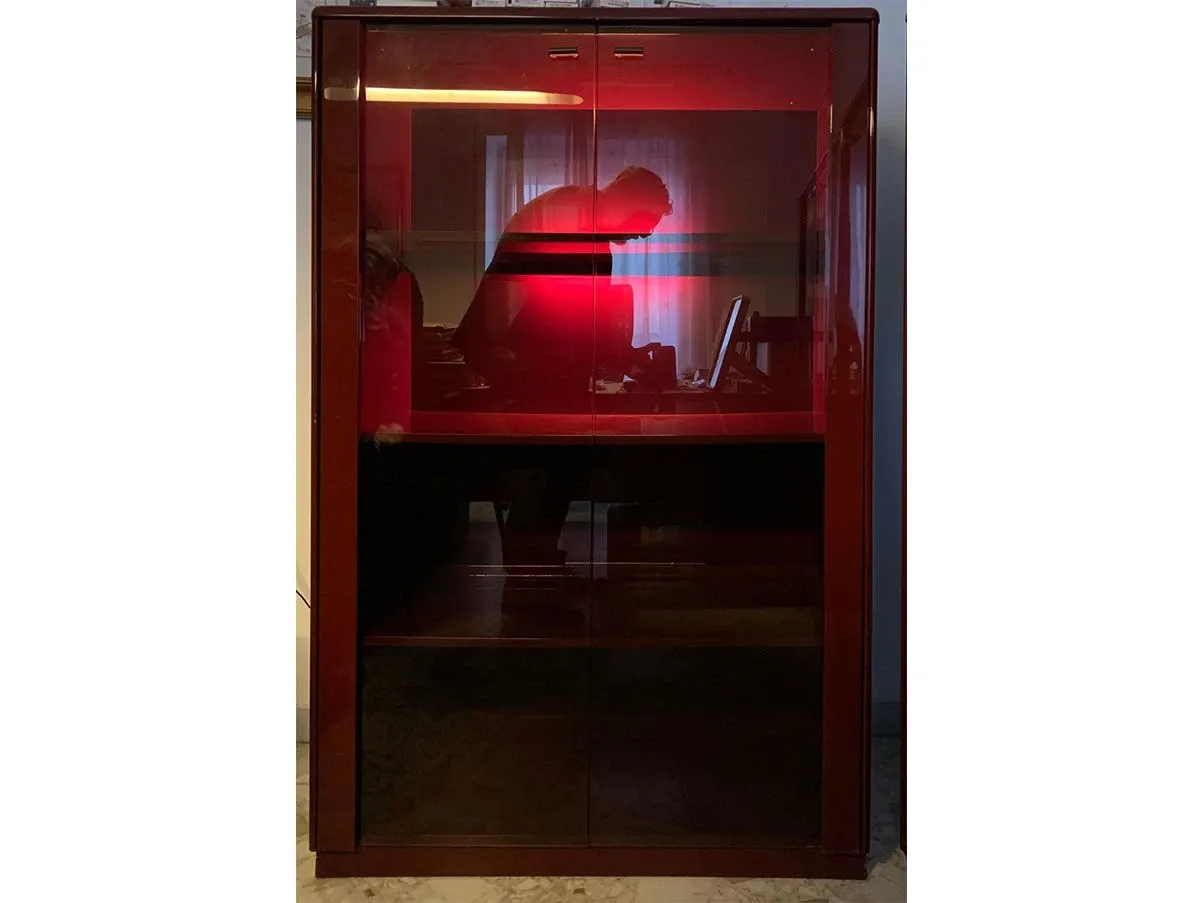 Set 2 credenze in legno laccato rosso e vetro (anni '90) 4
