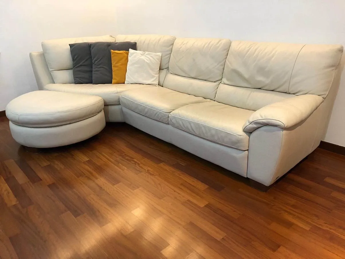 3-Sitzer Ledersofa mit Hocker (weiß) 2