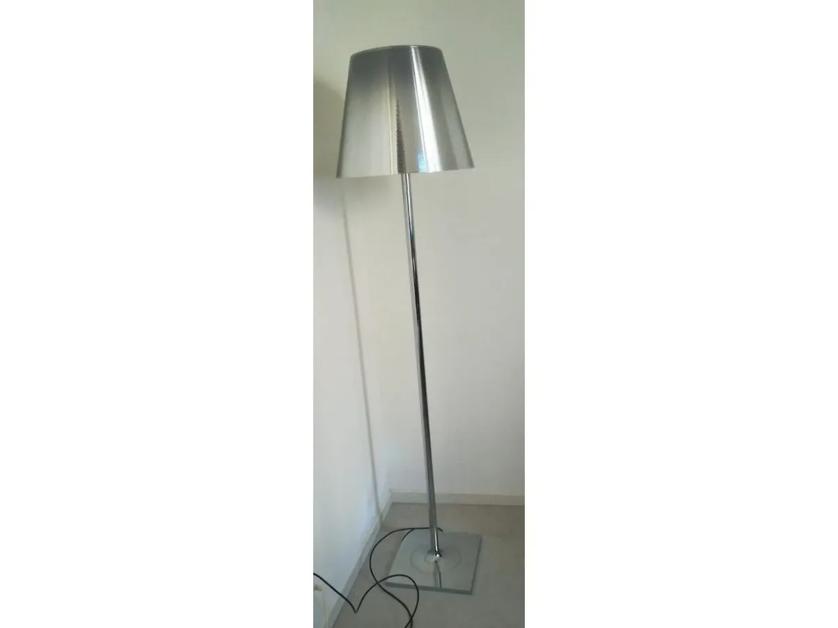 Lampada da terra KTribe argento, Flos 3