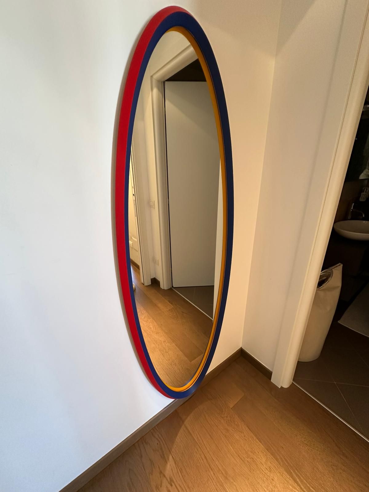 Specchio da parete ovale Grado di Ron Gilad Side