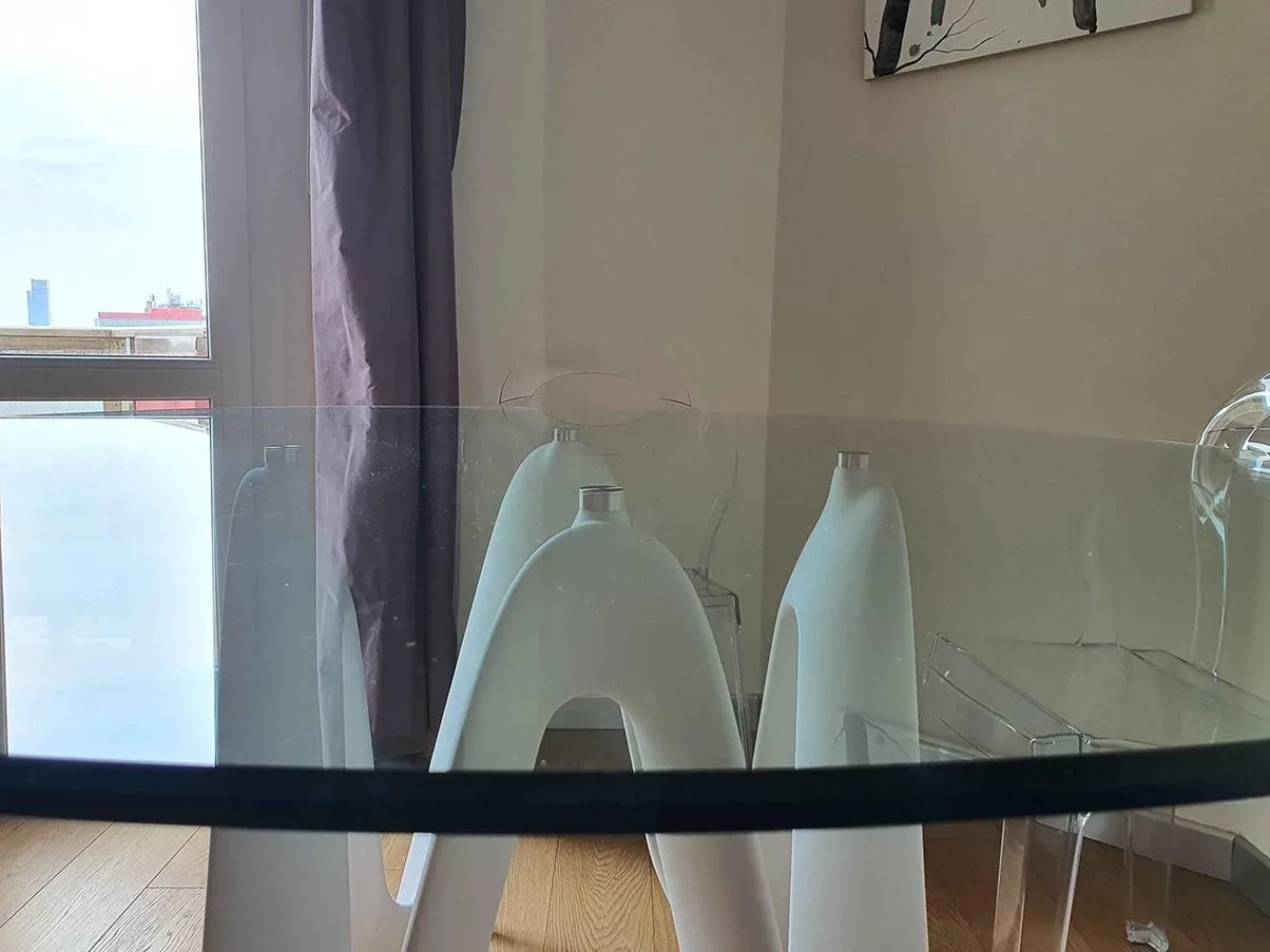 Lambda 140 round table in glass (white) 1