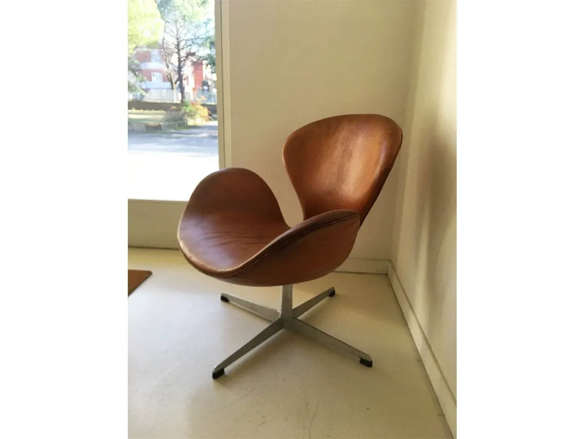 Swan armchair by Arne Jacobsen (1960s), Fritz Hansen 