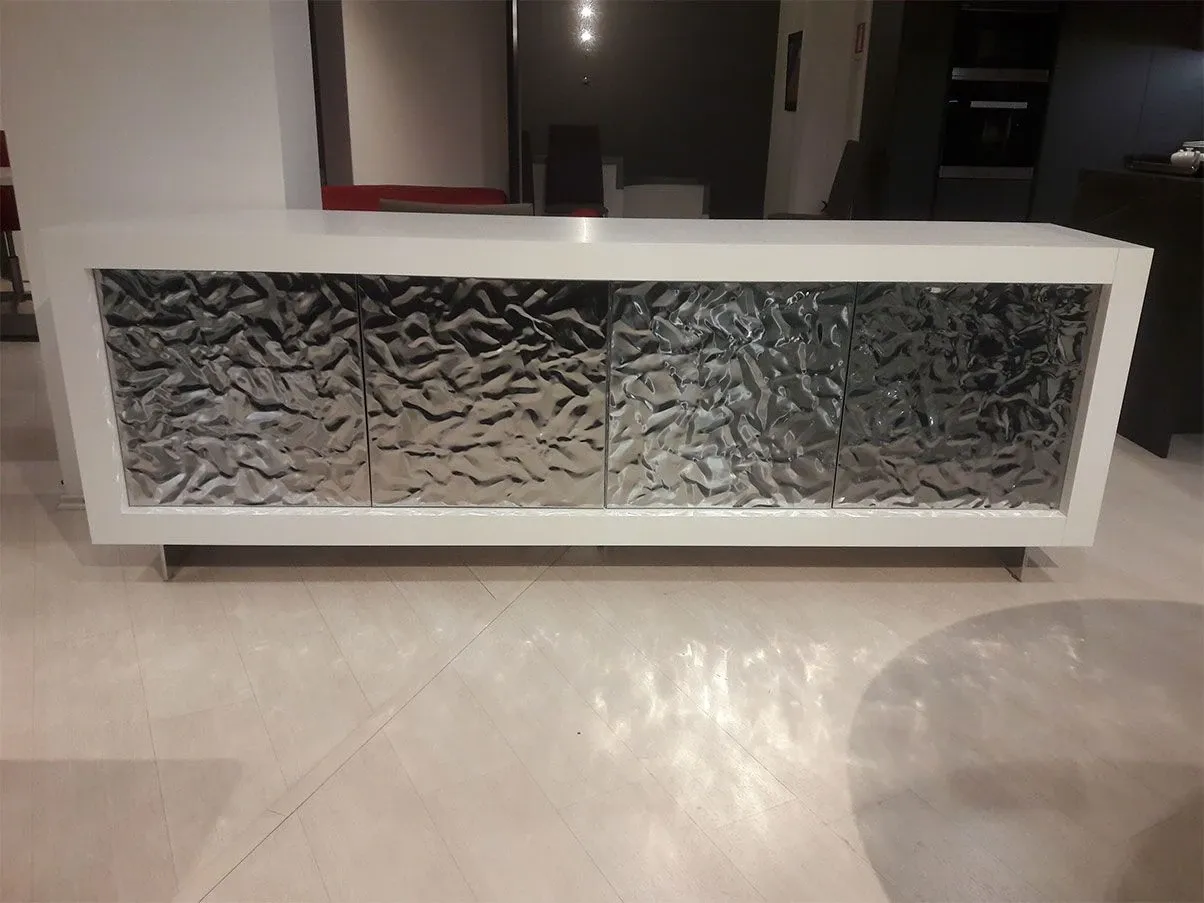 Madia Picasso in legno e acciaio lucido martellato, Riflessi 3