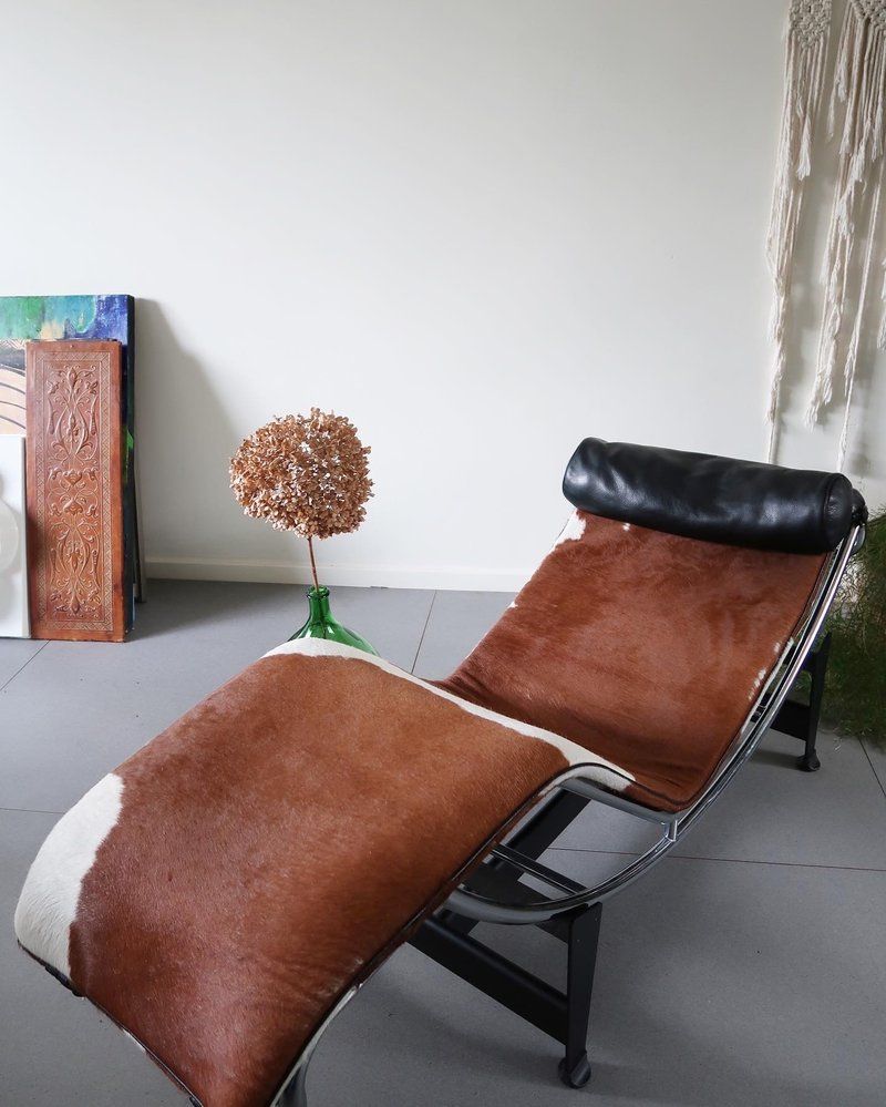 Lc4 chaise lounge in pony skin, Kubikoff