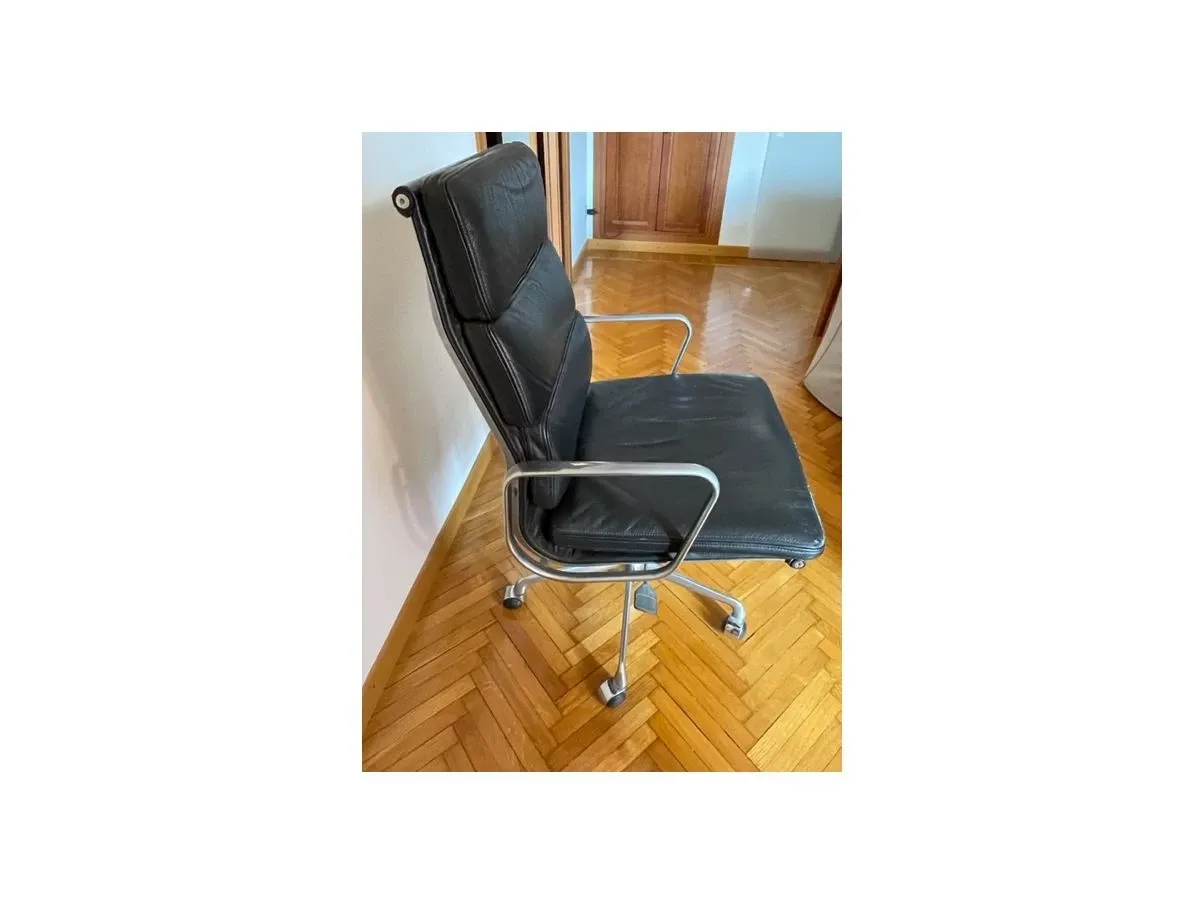 Sedia di Charles Eames in pelle nera, ICF 5