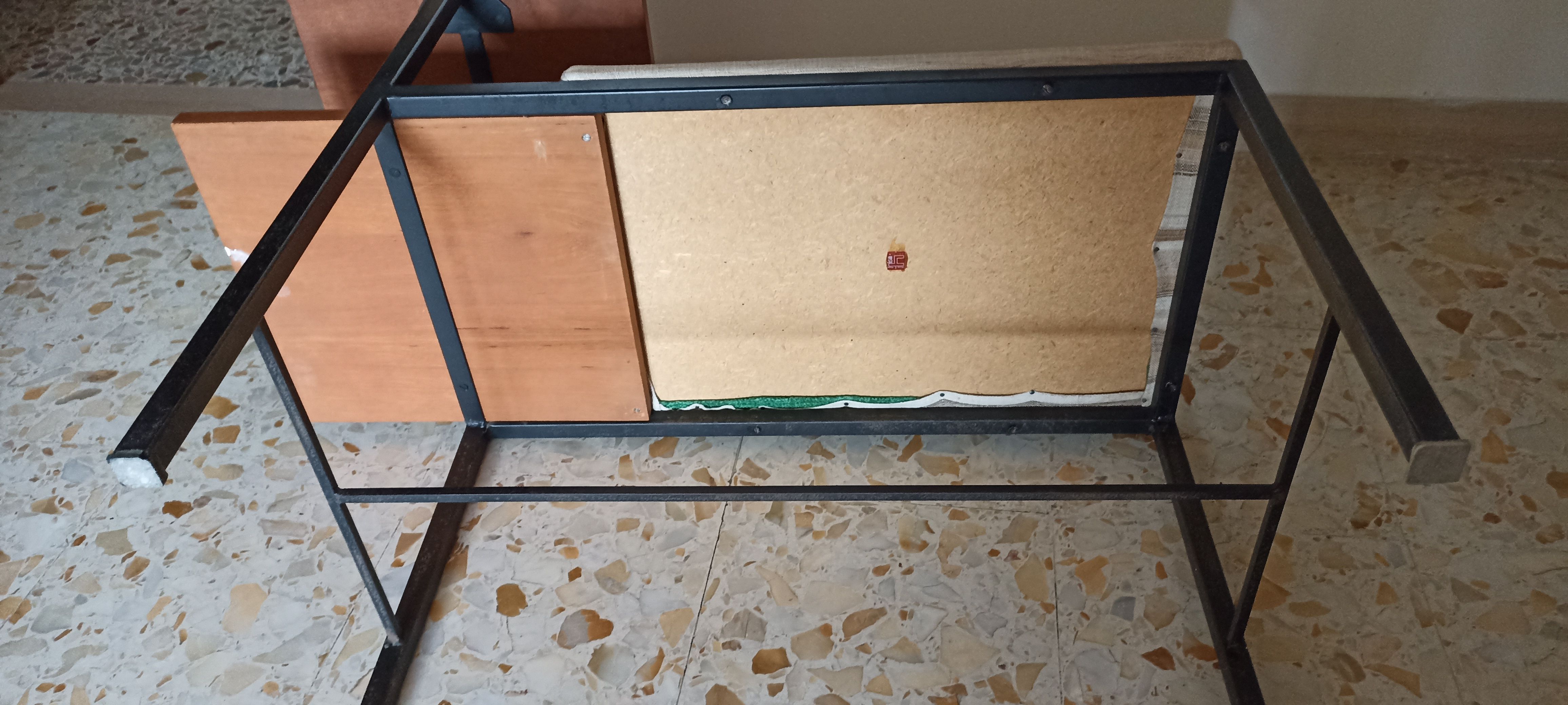 Panchetta vintage con piano di appoggio Brand