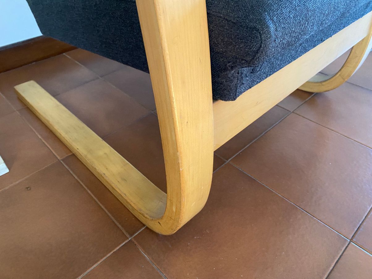 401 armchair in birch and fabric by Alvar Aalto, Artek | Deesup 401 armchair in birch and fabric by Alvar Aalto, Artek | Deesup