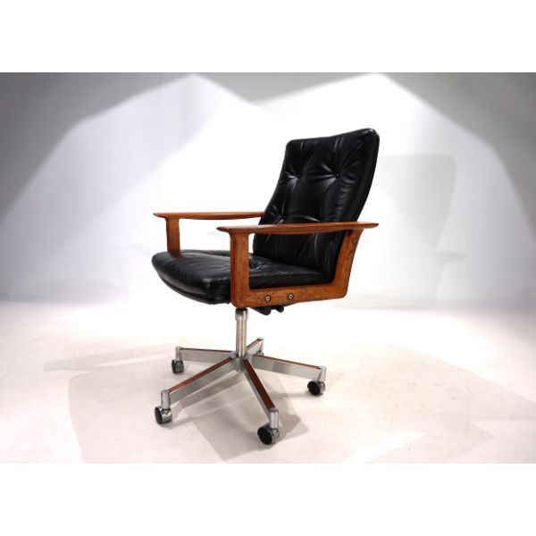 Sibast office chair in leather and teak by Arne Vodder (60s), image