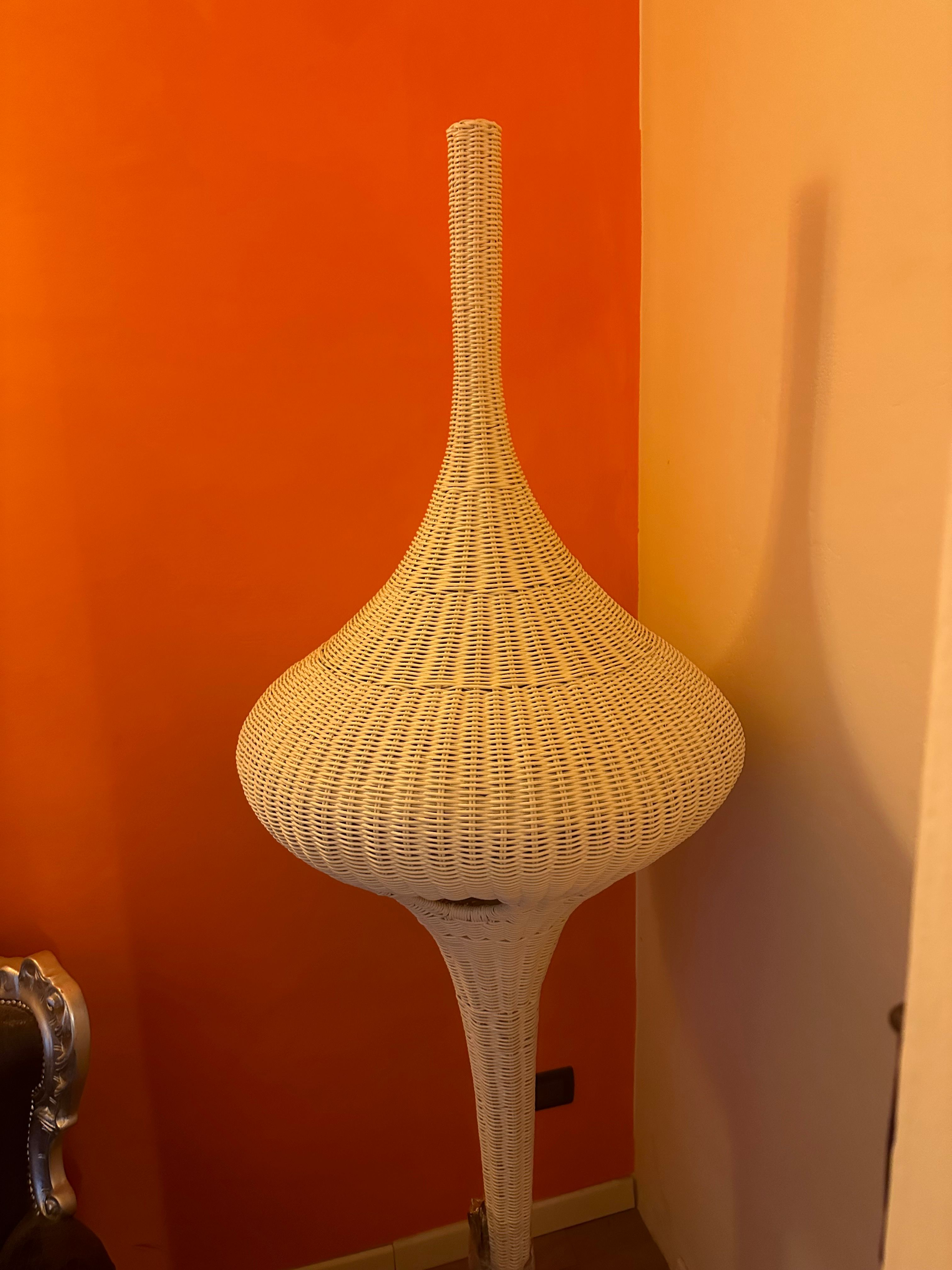 Spin XL Stehlampe aus Natur Rattan Brand