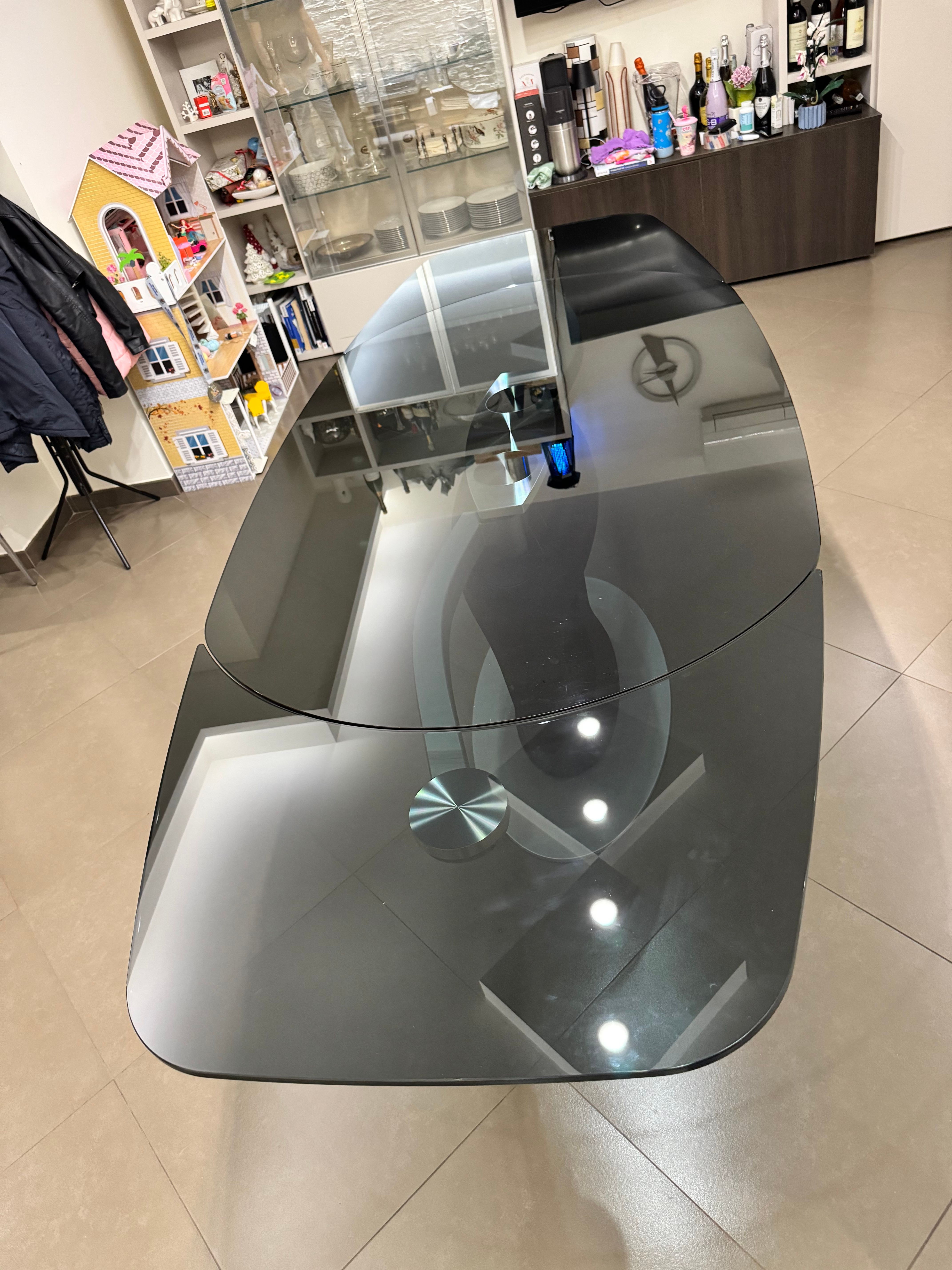 Orbital extendable table in tempered glass by Pininfarina, Calligaris Side