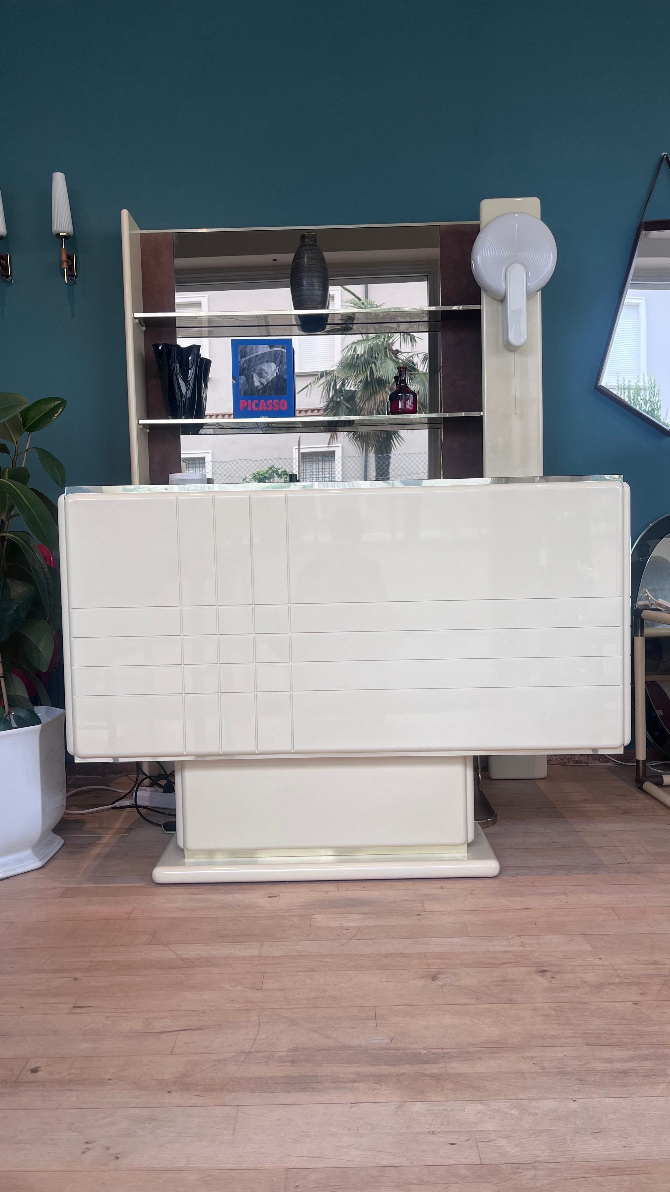 White lacquered wood bar cabinet (70s), iGuzzini Main