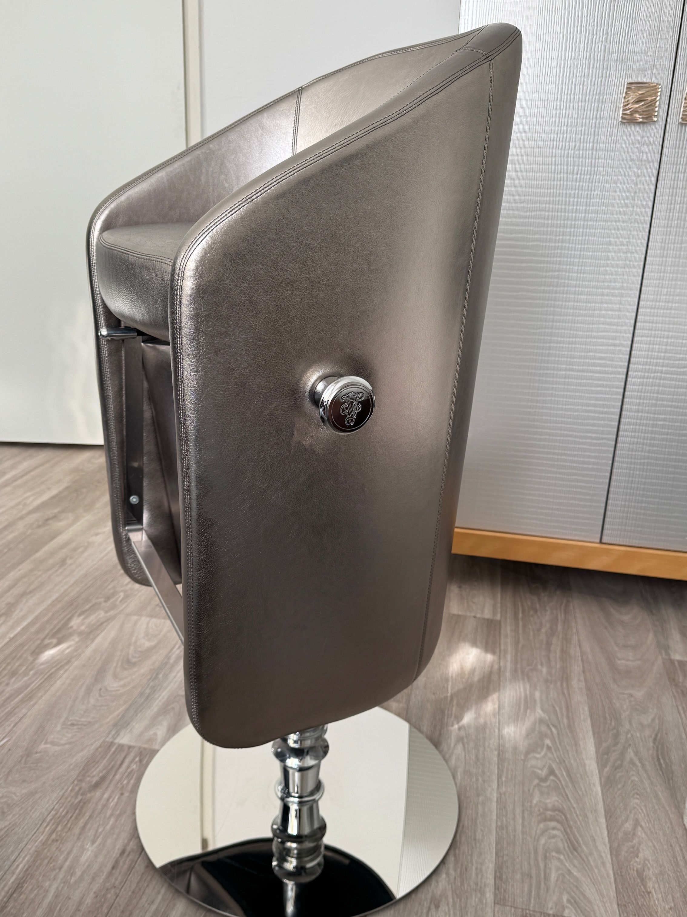 Sgabello da bar Lixus in pelle argento Front