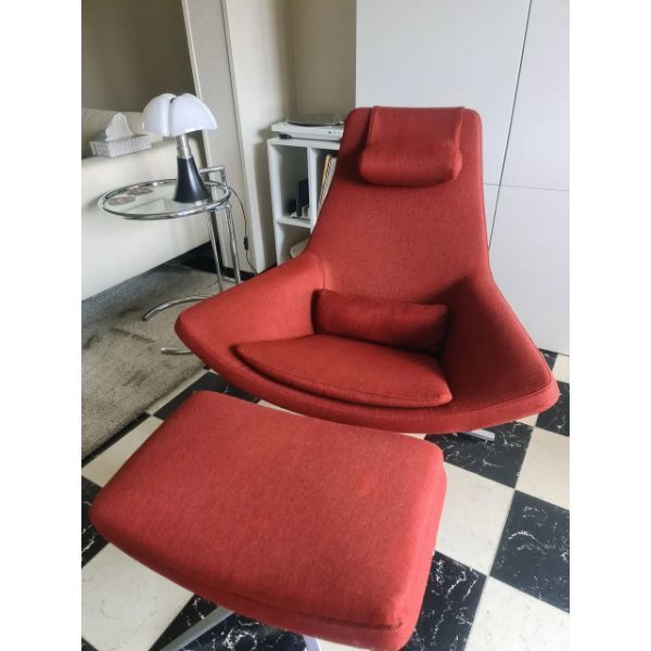 Metropolitan armchair and footstool in red fabric, B&B Italia image