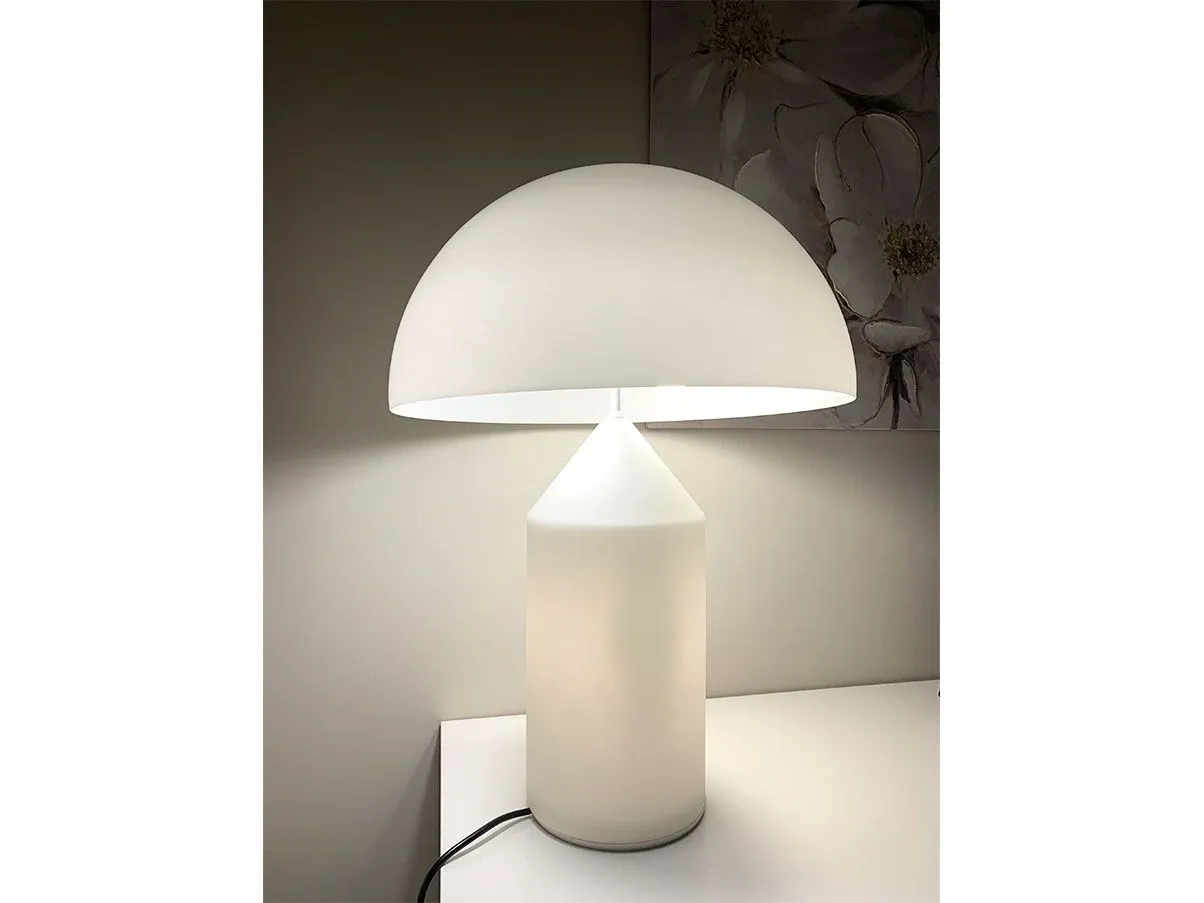 Lampada da tavolo Atollo 233 di Magistretti (bianco), Oluce 3