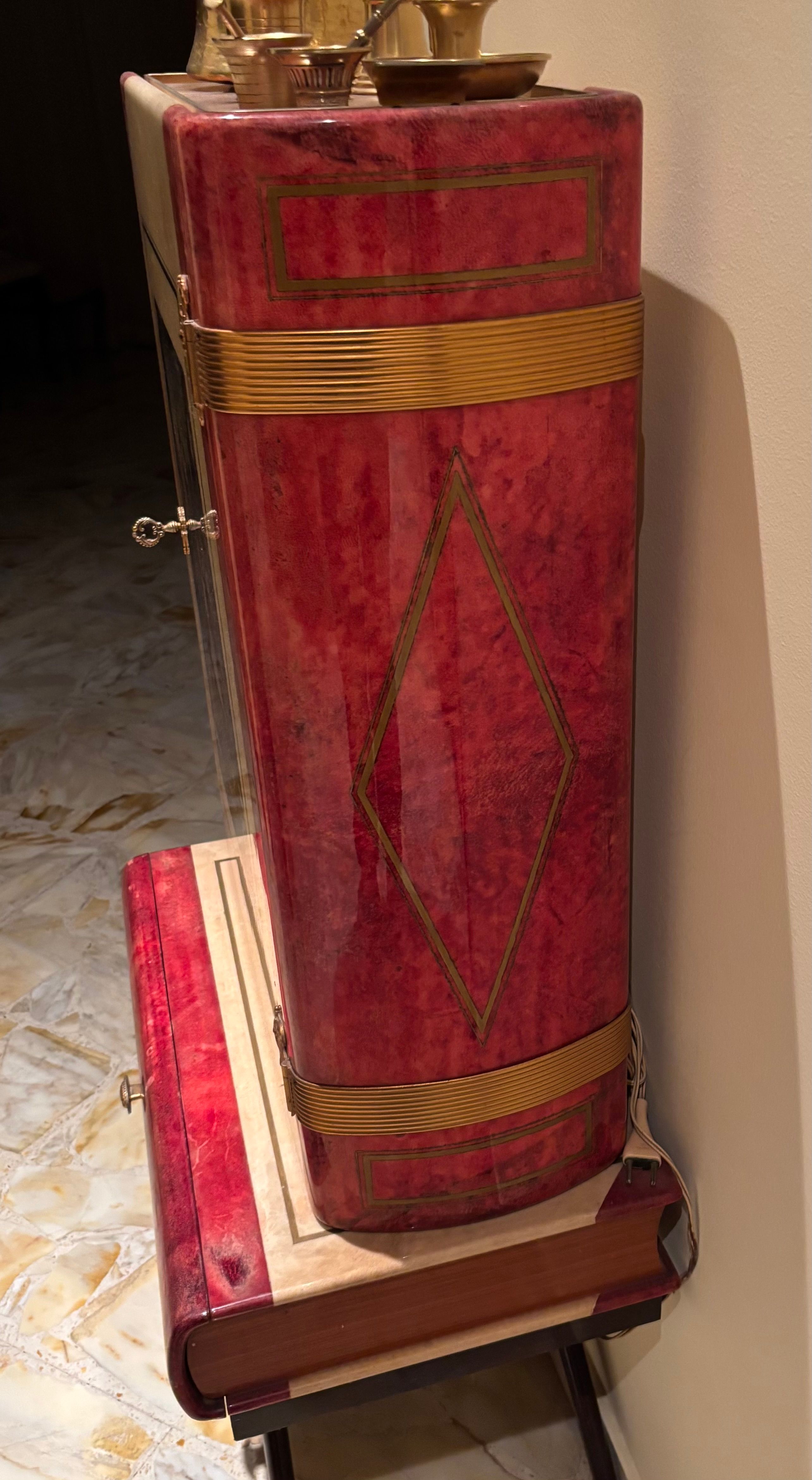 Mobile bar decorato di Aldo Tura (anni '50) Details