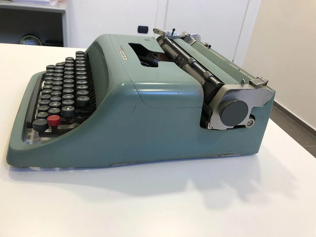 Vintage typewriter (green), Olivetti Synthesis 5