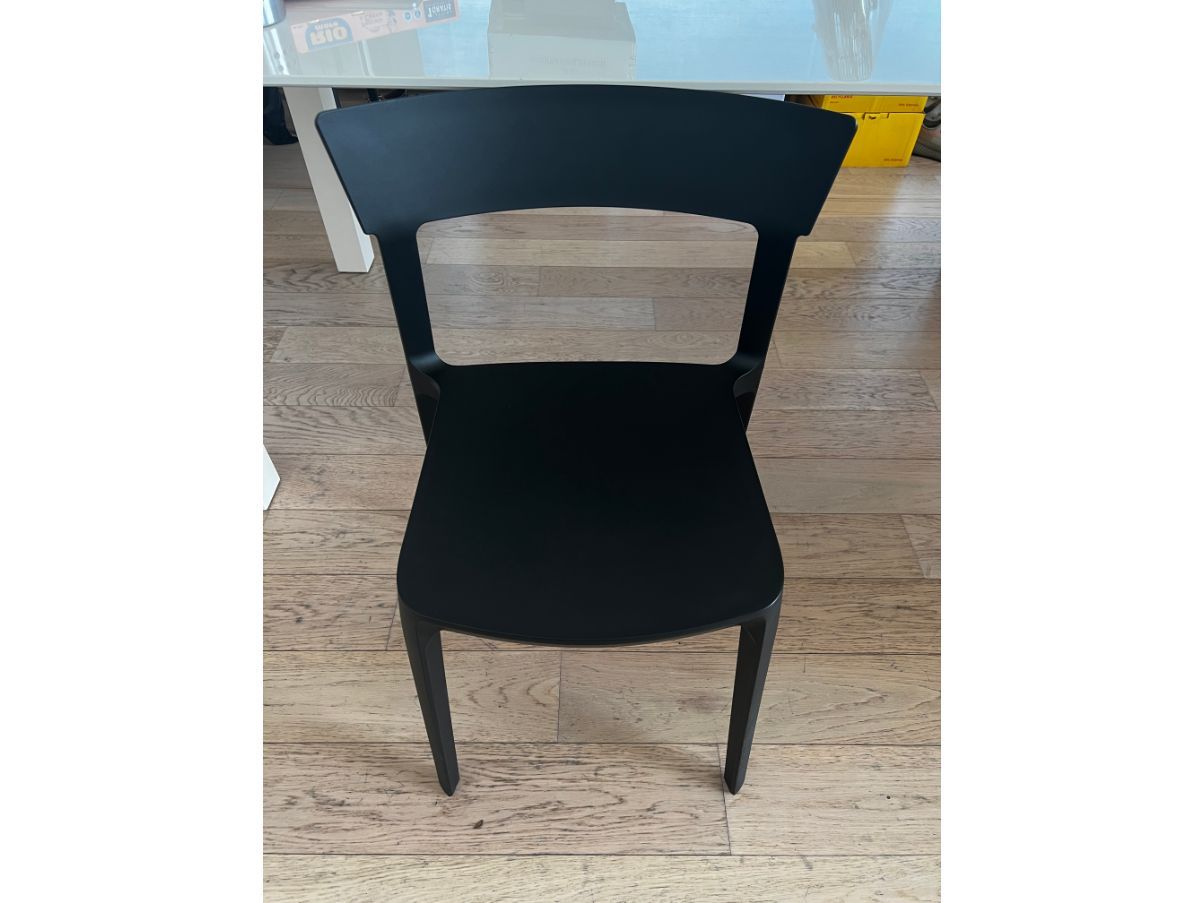Set of 4 black Skin chairs Front