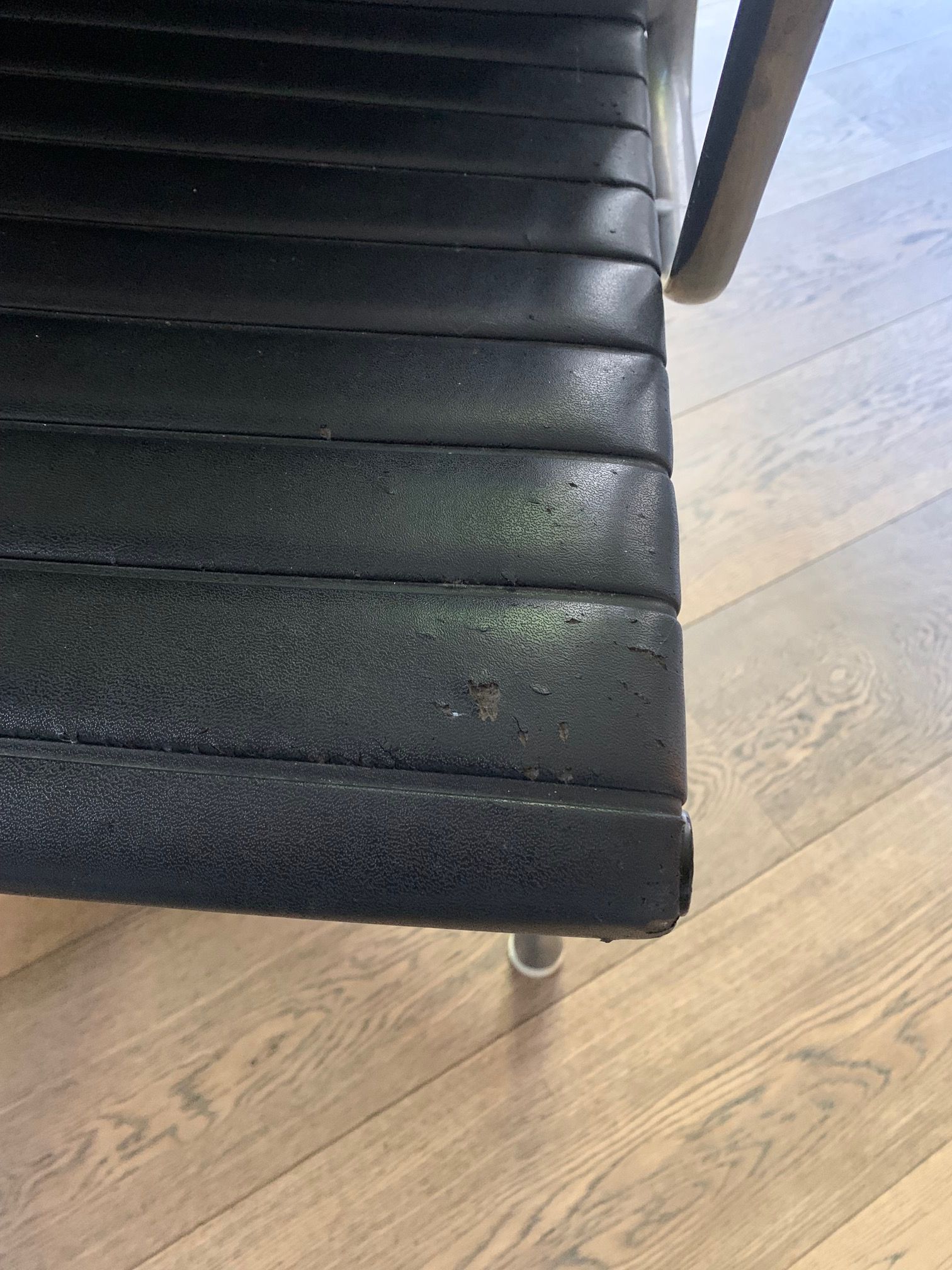 Black Leather Chair by Charles & Ray Eames (60s/70s) 7