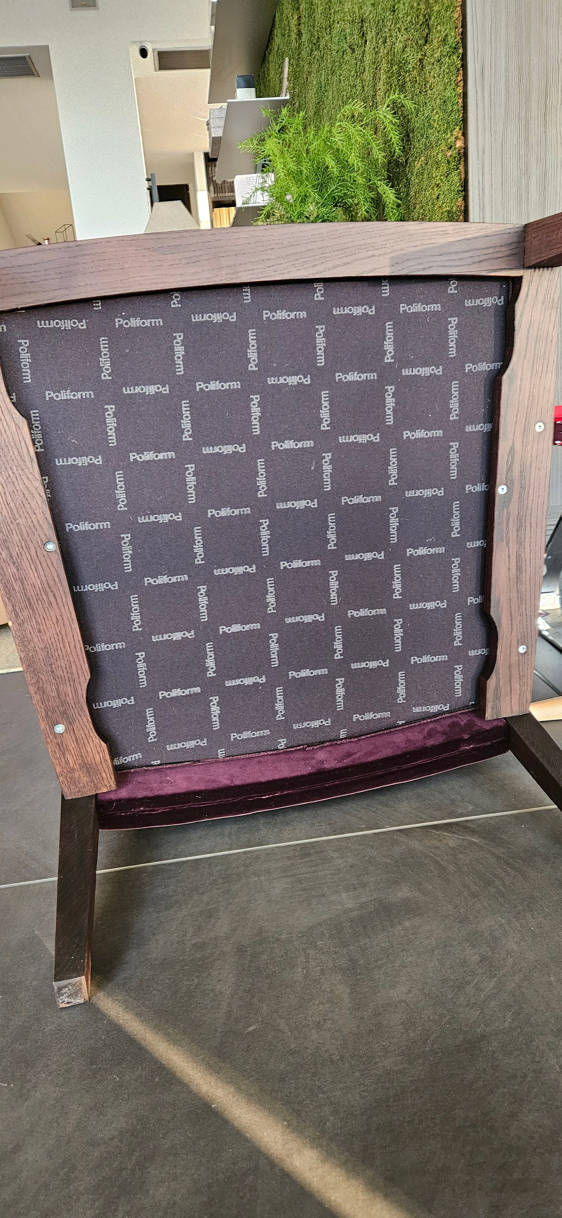 Soori Highline Sessel aus pflaumenfarbenem Stoff von Soo Chan Brand