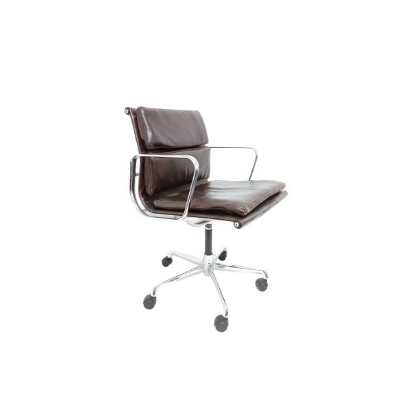 Poltroncina girevole da ufficio vintage in pelle di Charles e Ray Eames, icf image